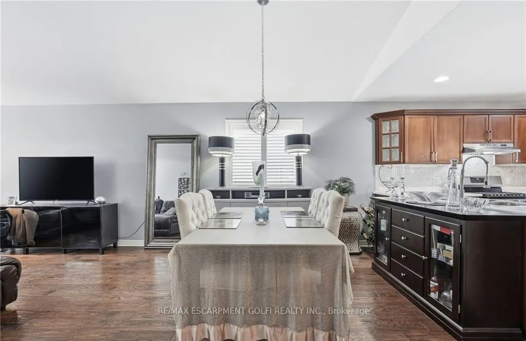 Photo 10 of 8409 Greenfield Crescent, Niagara Falls, Forestview — HOMEH