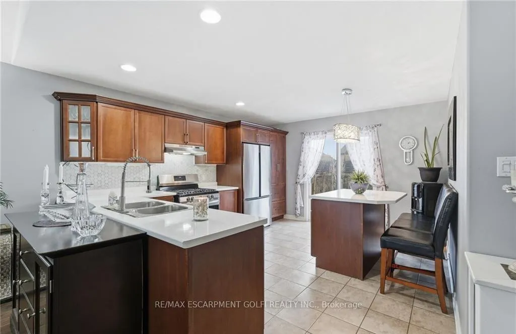 Photo 11 of 8409 Greenfield Crescent, Niagara Falls, Forestview — HOMEH