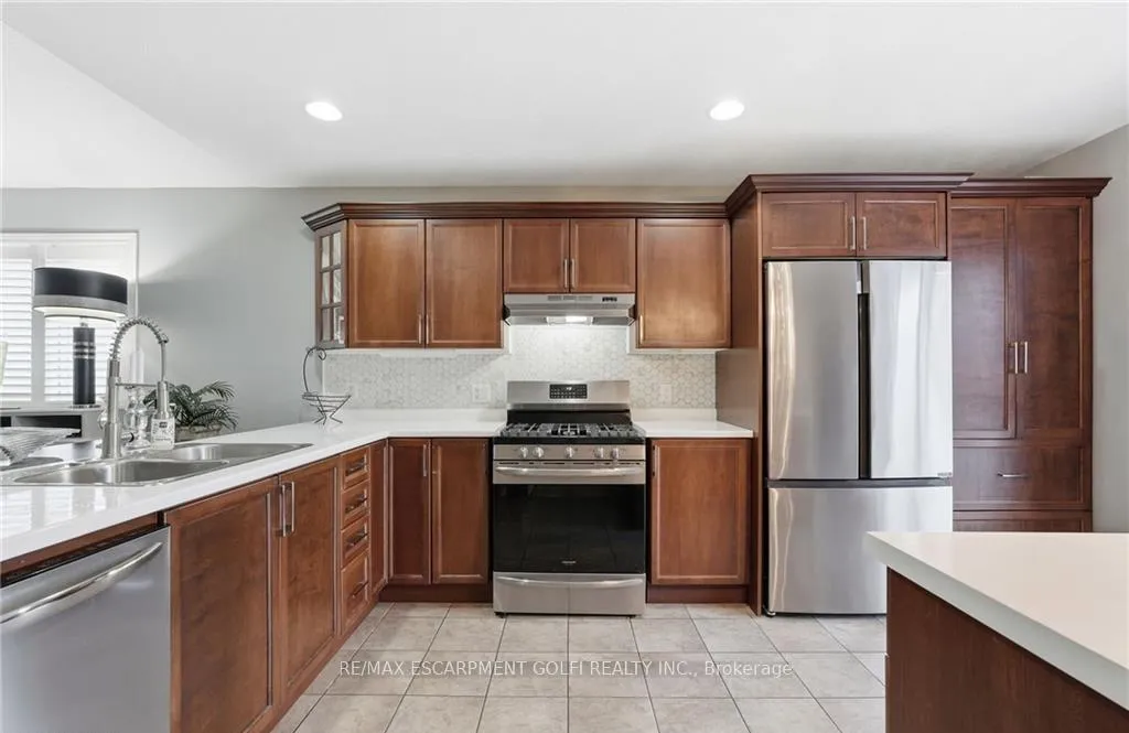 Photo 12 of 8409 Greenfield Crescent, Niagara Falls, Forestview — HOMEH