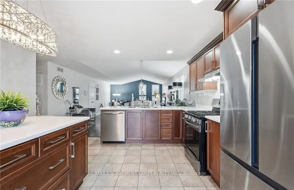 Photo 13 of 8409 Greenfield Crescent, Niagara Falls, Forestview — HOMEH