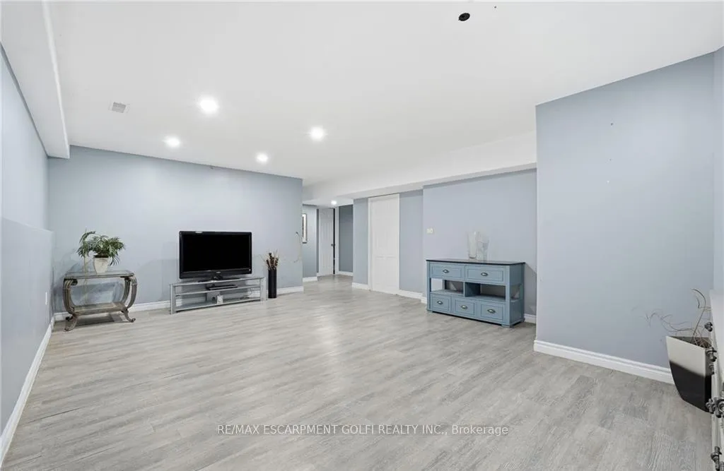 Photo 23 of 8409 Greenfield Crescent, Niagara Falls, Forestview — HOMEH