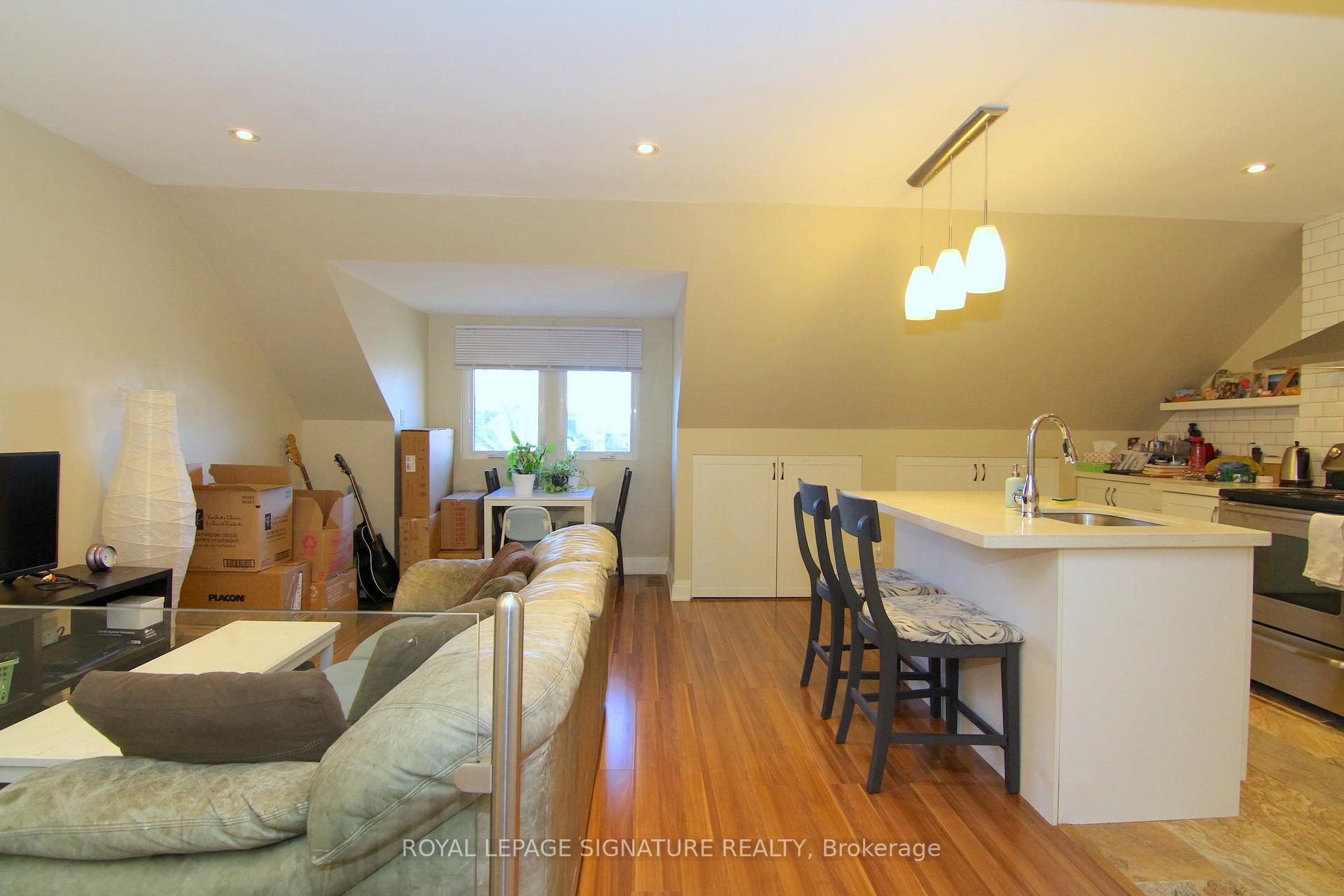 Photo 2 of Unit 3, 153 Walmer Road, Toronto, The Annex — HOMEH