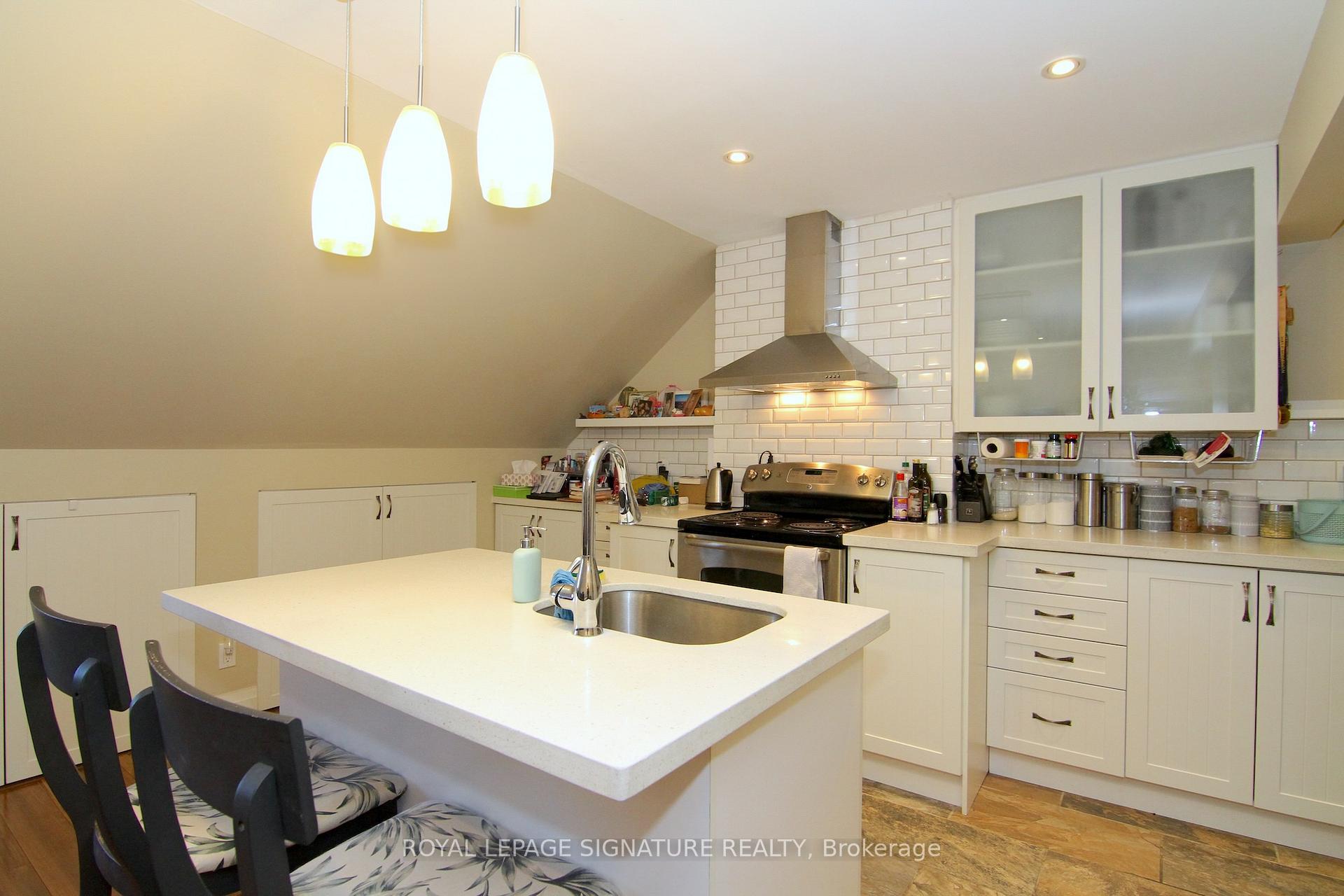 Photo 3 of Unit 3, 153 Walmer Road, Toronto, The Annex — HOMEH