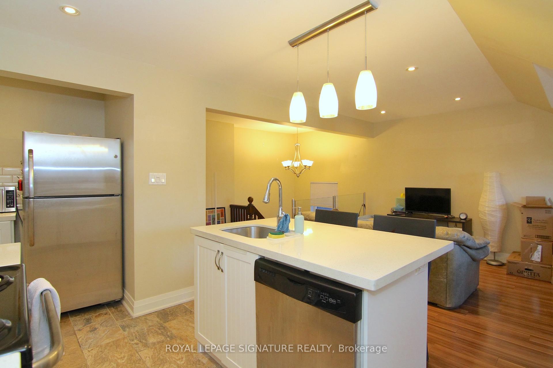 Photo 4 of Unit 3, 153 Walmer Road, Toronto, The Annex — HOMEH