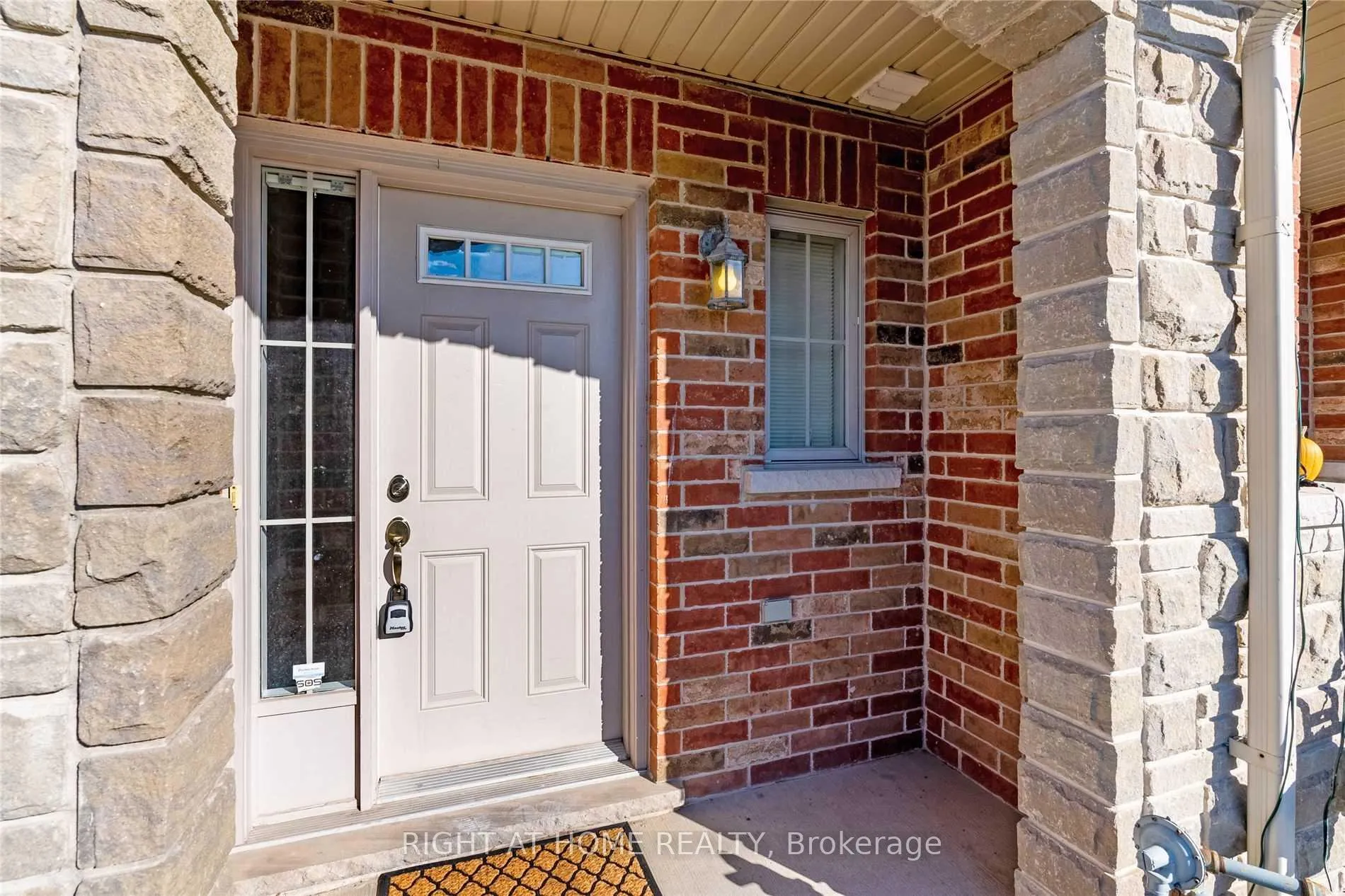Photo 2 of 88 Marina Point Crescent, Hamilton, Winona Park — HOMEH