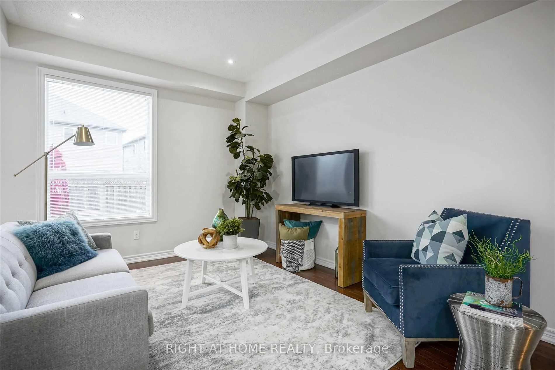 Photo 4 of 88 Marina Point Crescent, Hamilton, Winona Park — HOMEH