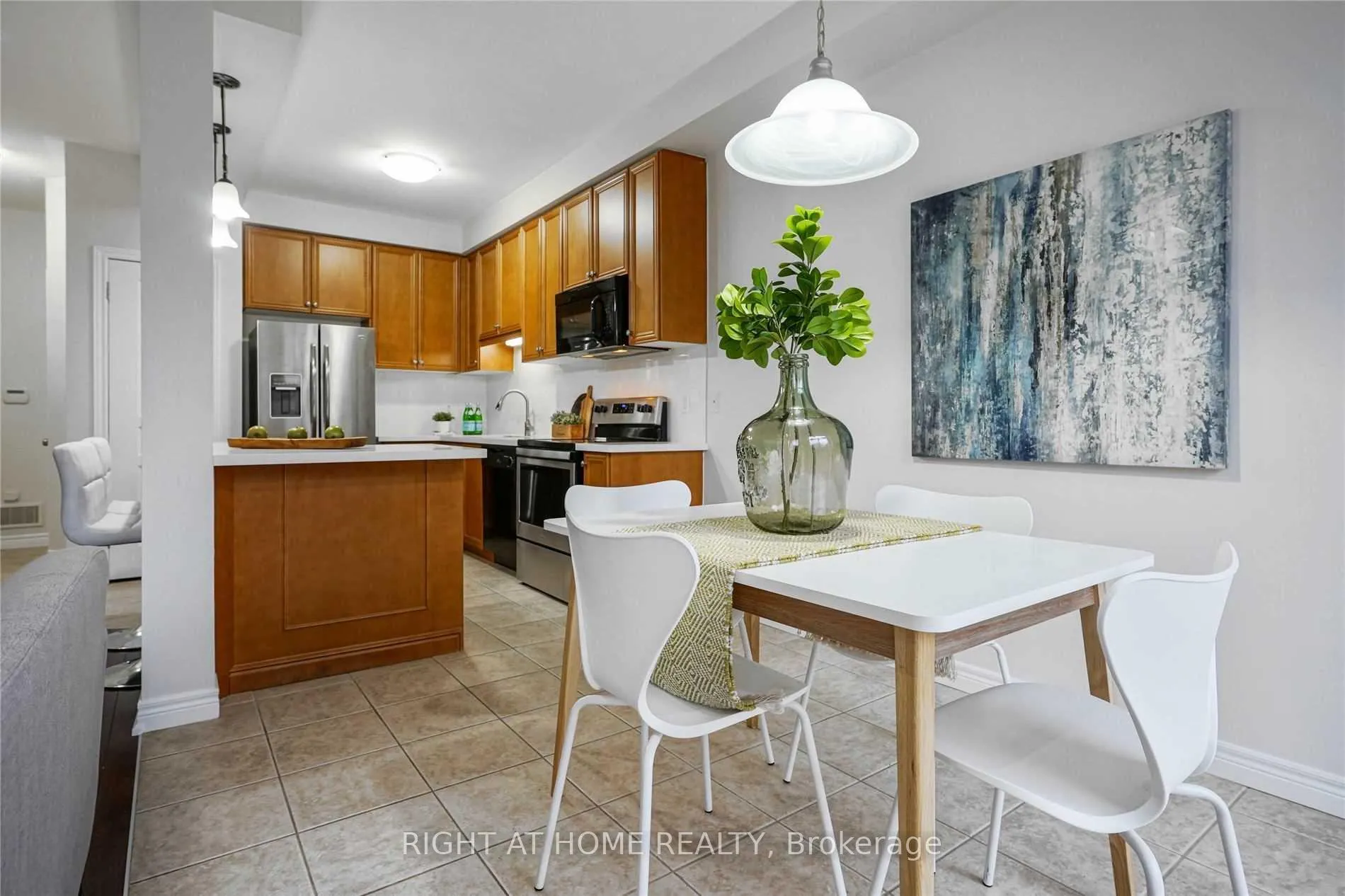 Photo 5 of 88 Marina Point Crescent, Hamilton, Winona Park — HOMEH
