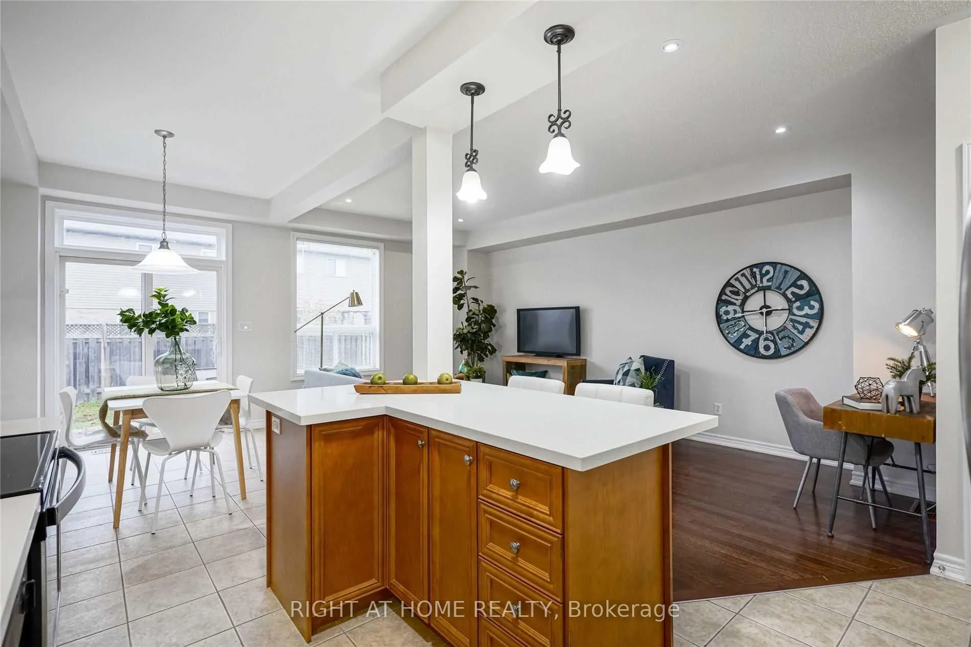 Photo 7 of 88 Marina Point Crescent, Hamilton, Winona Park — HOMEH