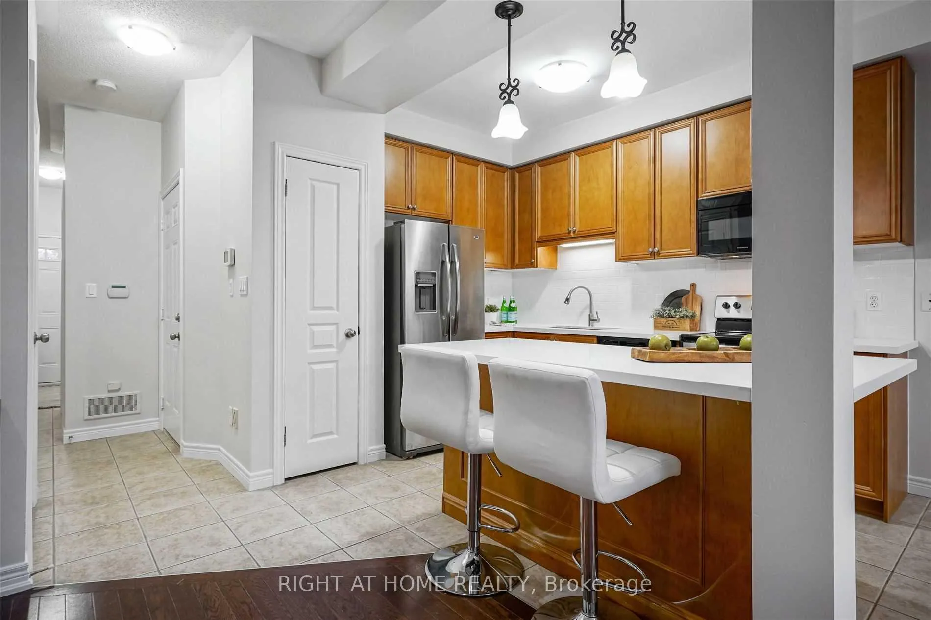 Photo 9 of 88 Marina Point Crescent, Hamilton, Winona Park — HOMEH