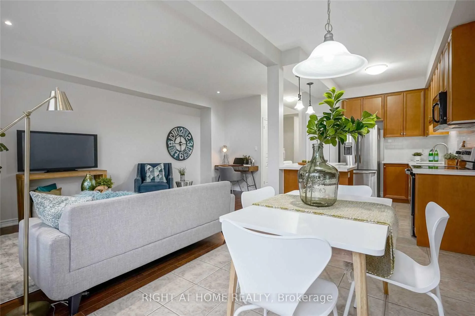 Photo 11 of 88 Marina Point Crescent, Hamilton, Winona Park — HOMEH