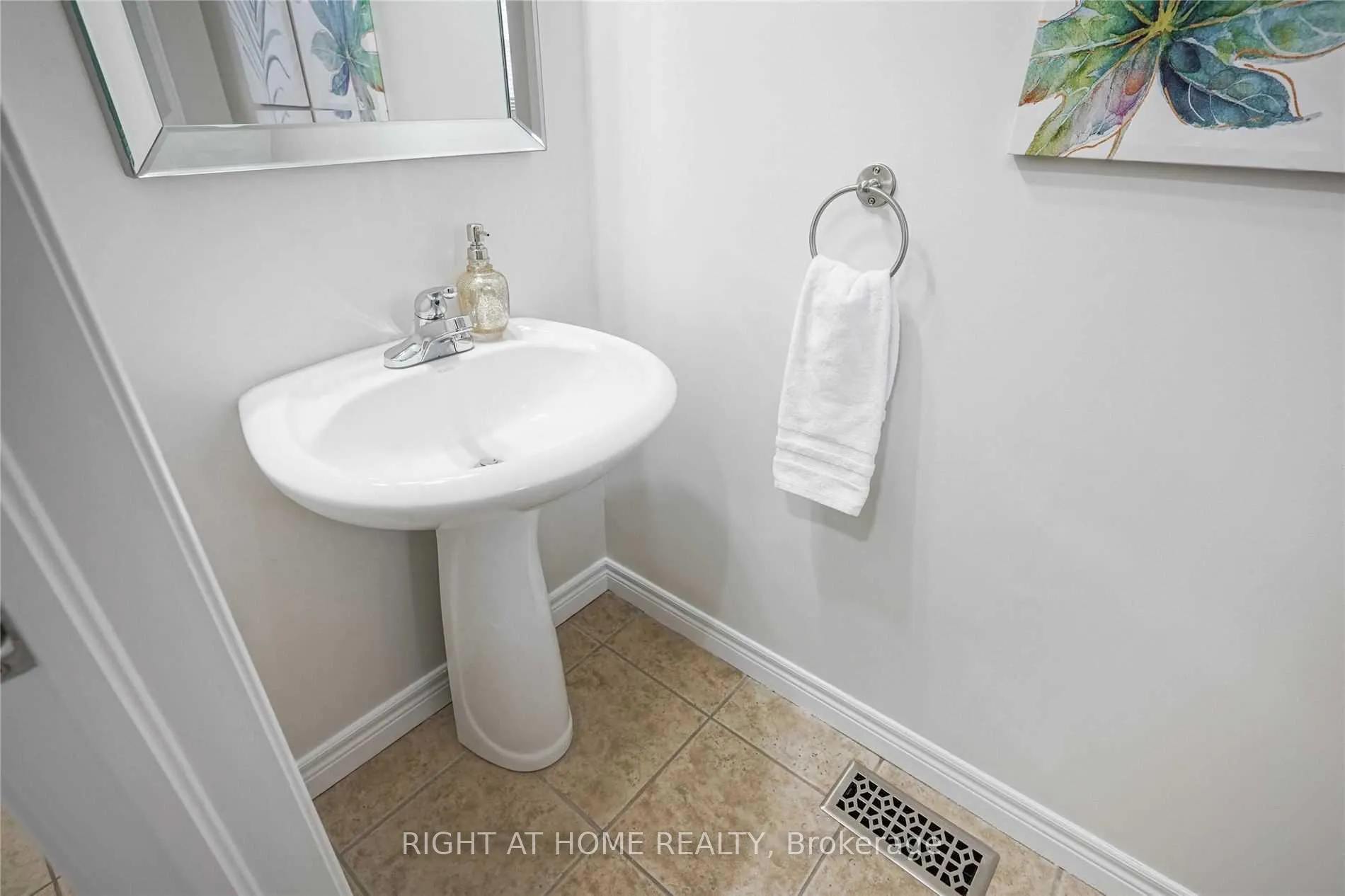 Photo 13 of 88 Marina Point Crescent, Hamilton, Winona Park — HOMEH