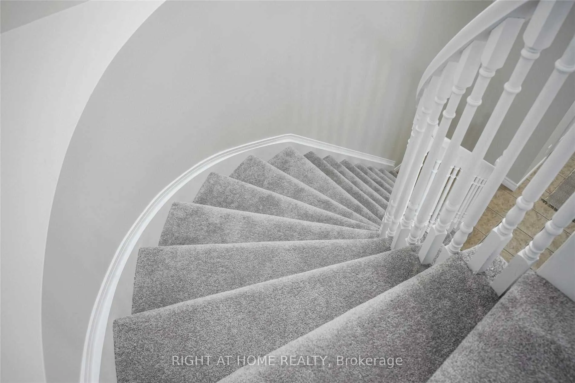 Photo 16 of 88 Marina Point Crescent, Hamilton, Winona Park — HOMEH