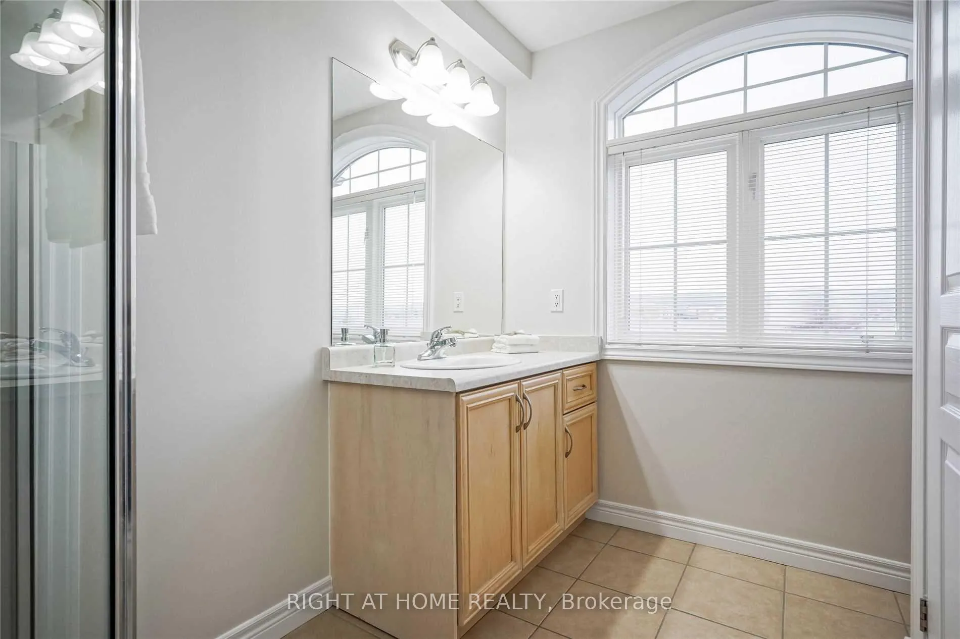 Photo 20 of 88 Marina Point Crescent, Hamilton, Winona Park — HOMEH