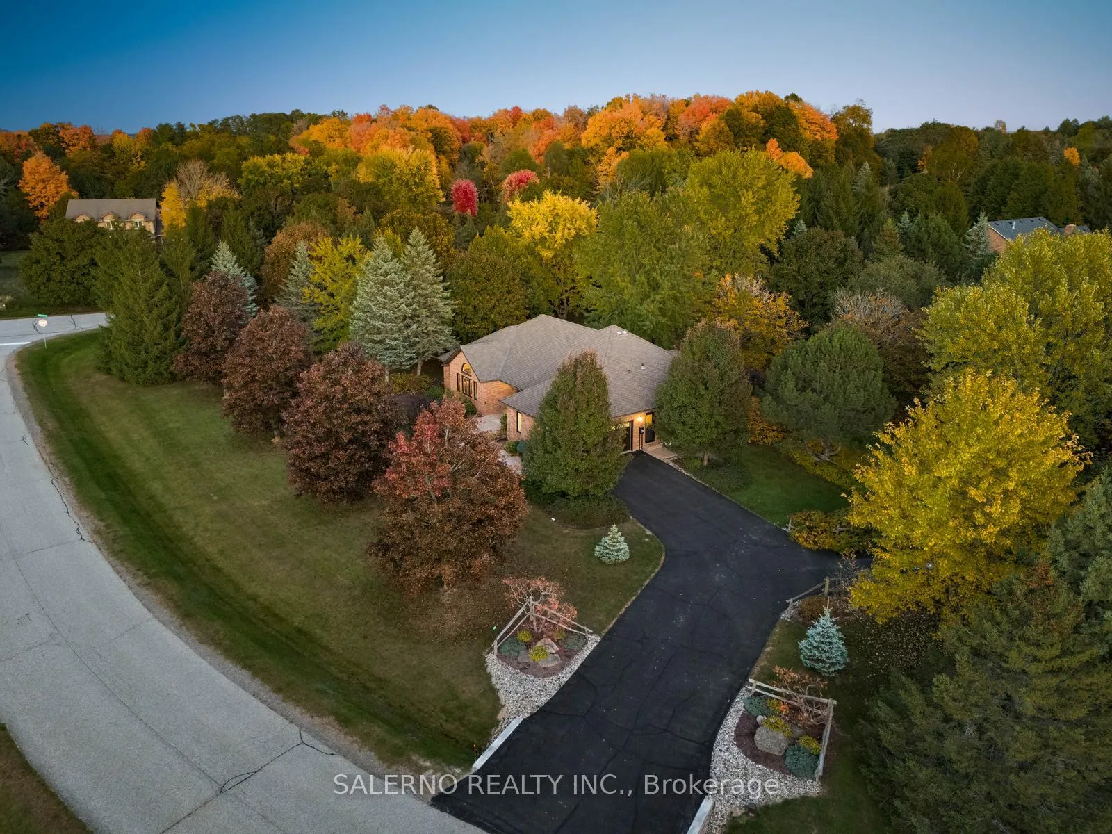 Photo 3 of 19 Havencrest Drive, Caledon, Palgrave — HOMEH