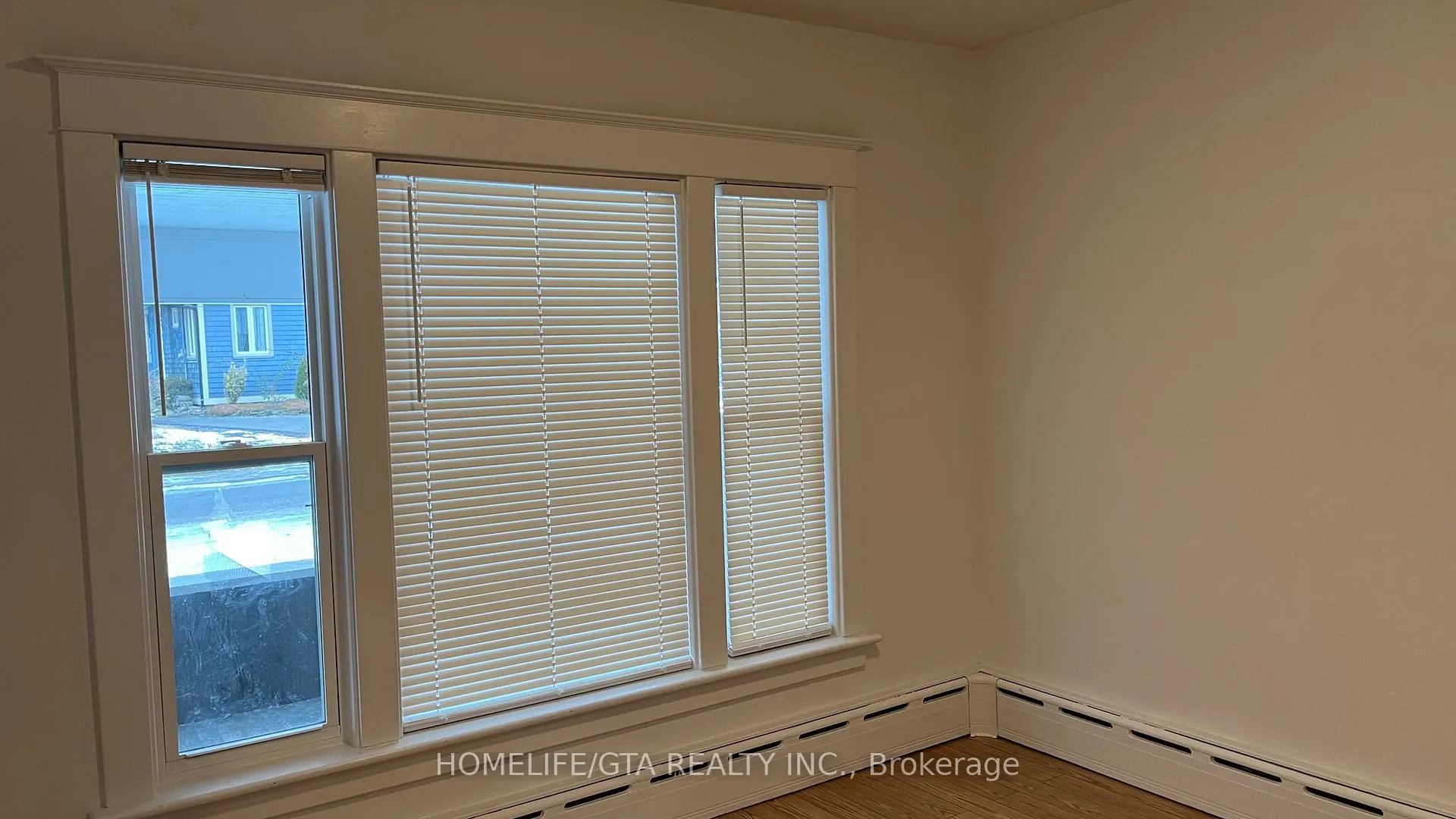 Photo 3 of 5928 Delaware Street, Niagara Falls, Dorchester — HOMEH