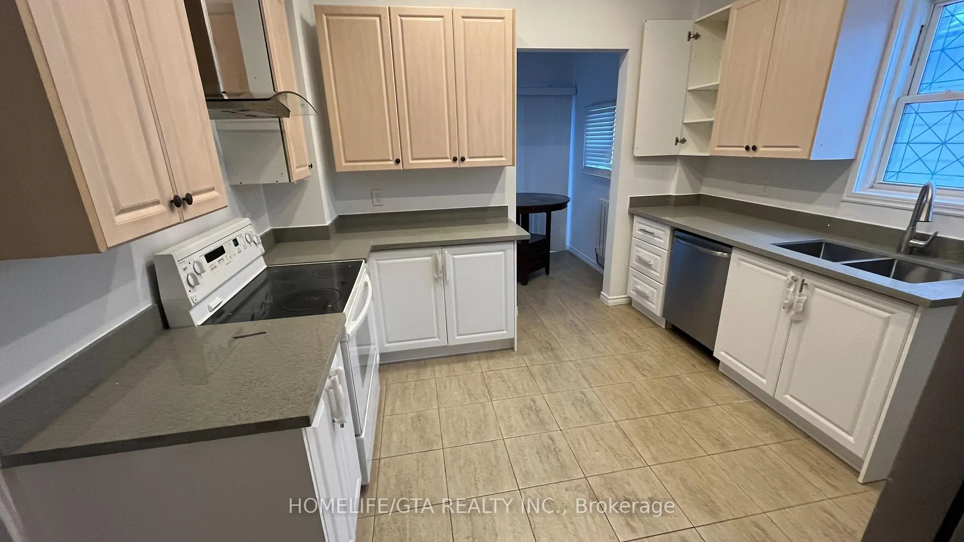 Photo 4 of 5928 Delaware Street, Niagara Falls, Dorchester — HOMEH