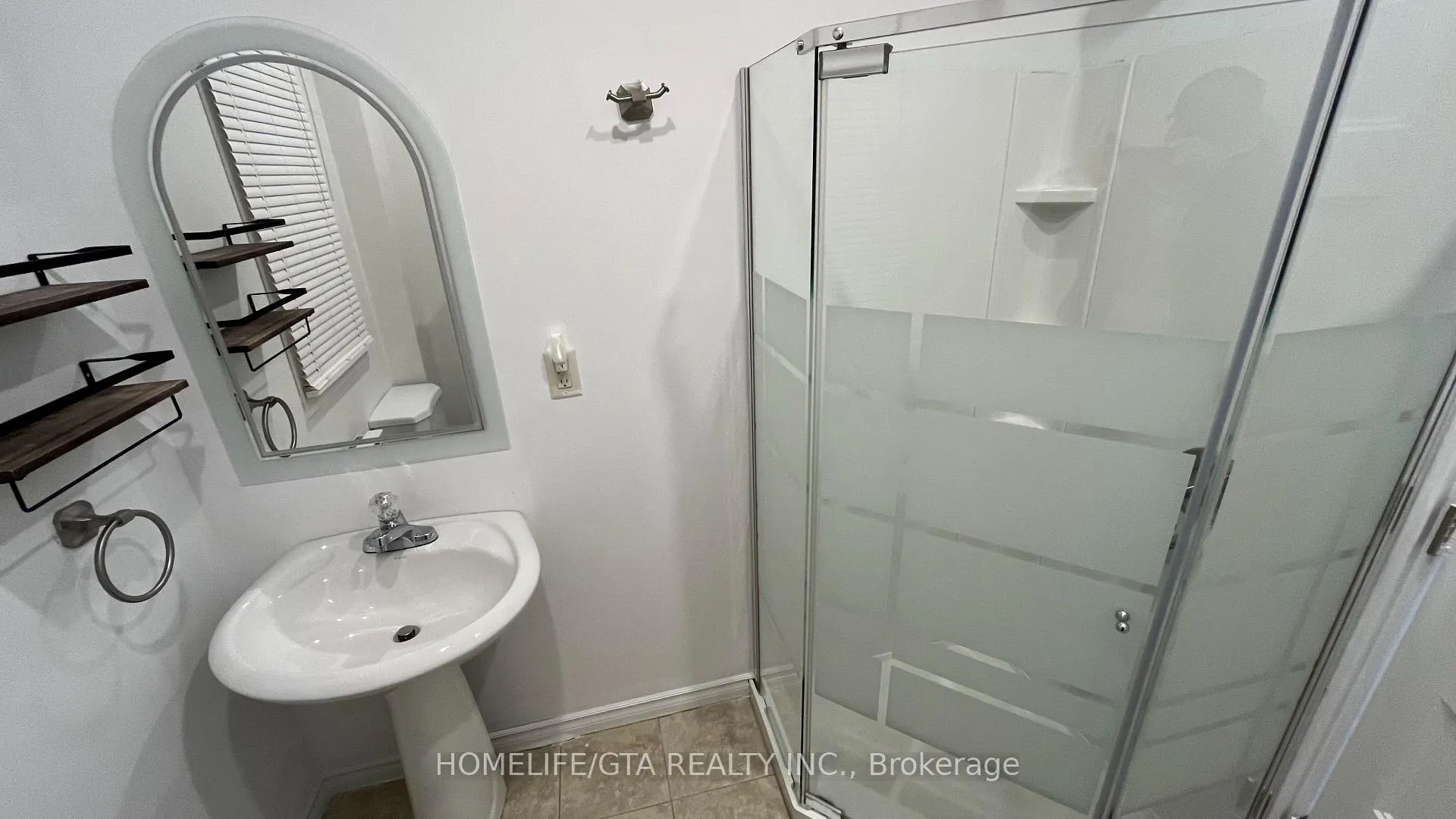 Photo 6 of 5928 Delaware Street, Niagara Falls, Dorchester — HOMEH