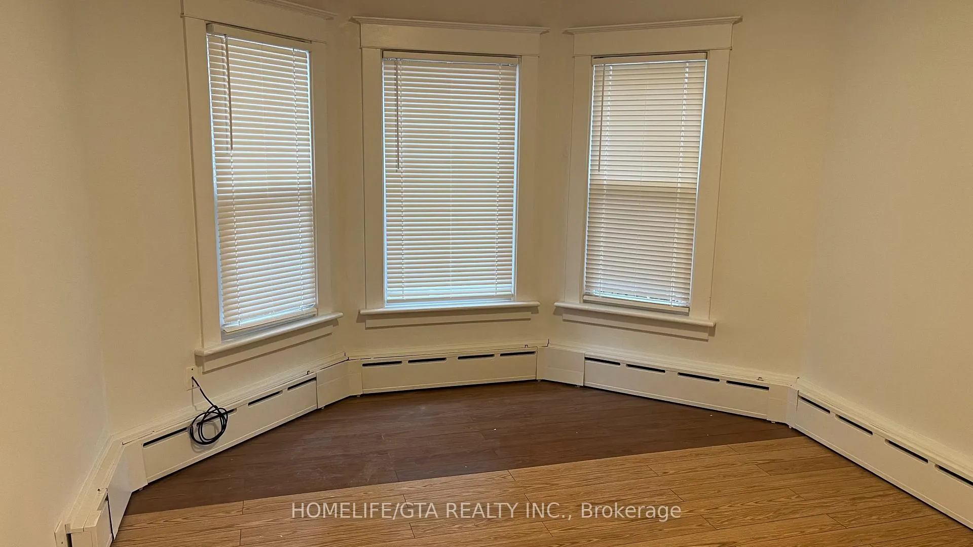 Photo 8 of 5928 Delaware Street, Niagara Falls, Dorchester — HOMEH