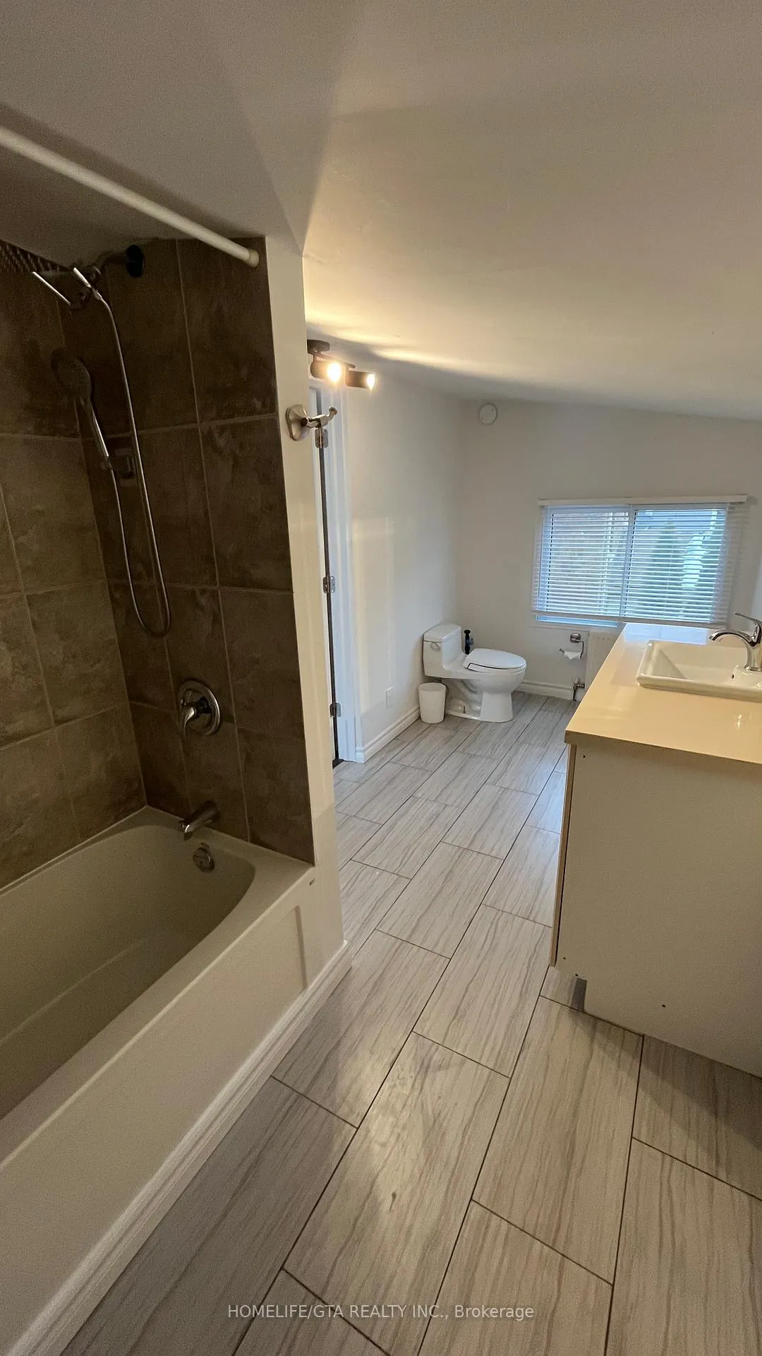 Photo 10 of 5928 Delaware Street, Niagara Falls, Dorchester — HOMEH