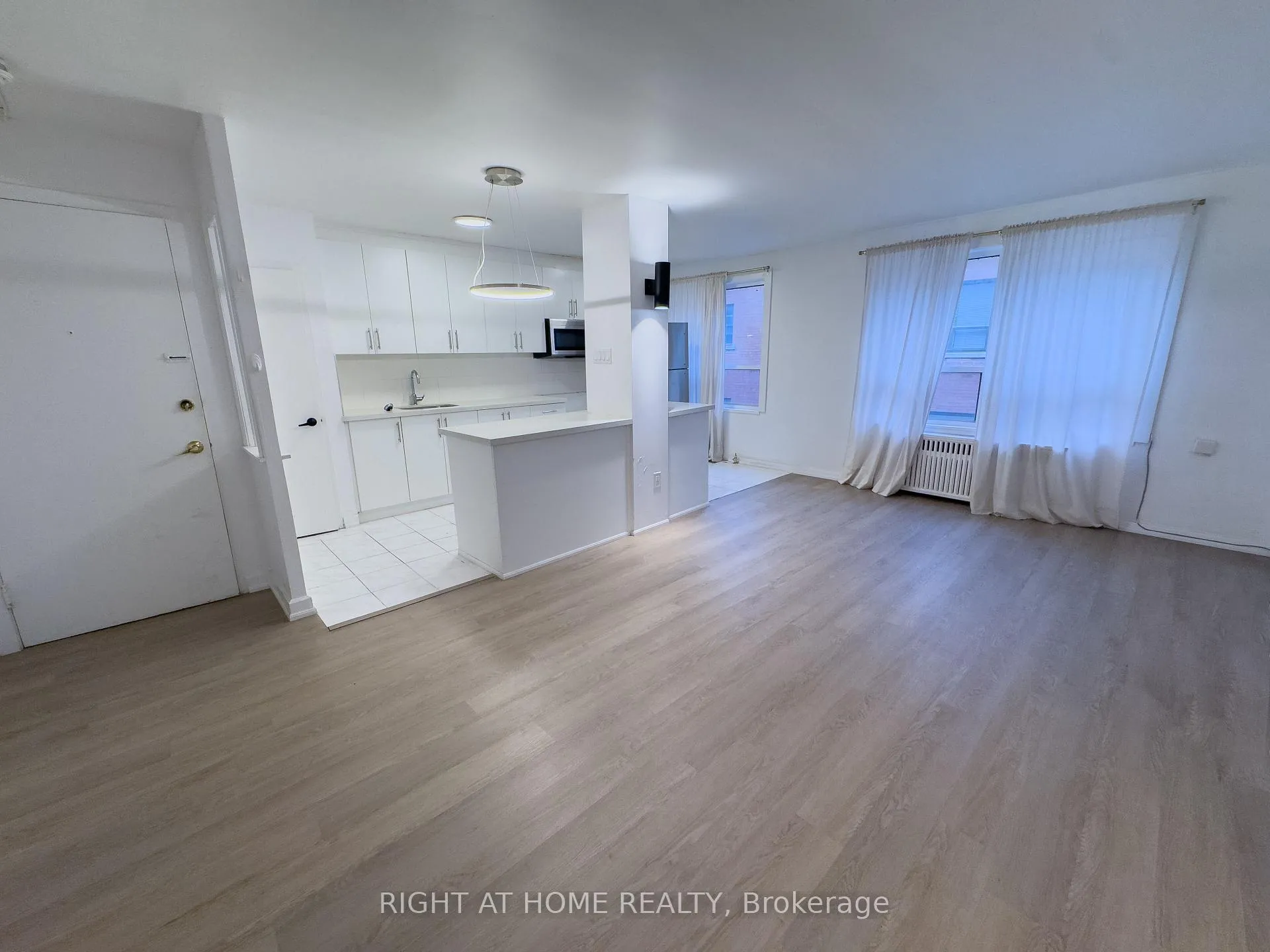 Photo 1 of Unit 210, 896 Eglinton Avenue E, Toronto, Leaside — HOMEH
