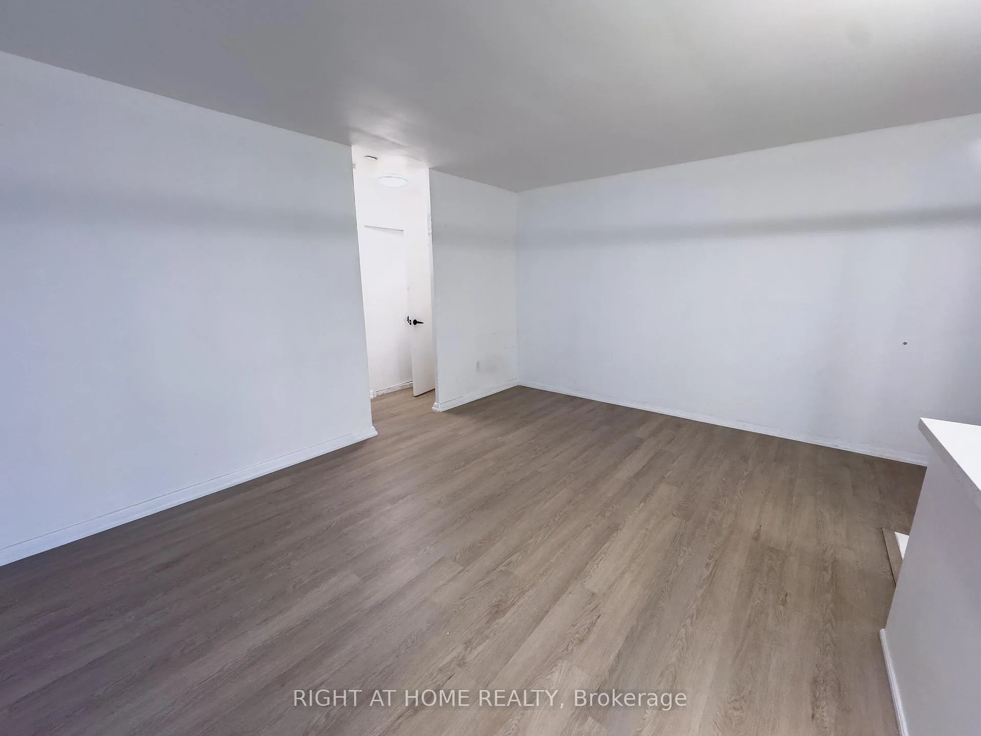 Photo 2 of Unit 210, 896 Eglinton Avenue E, Toronto, Leaside — HOMEH