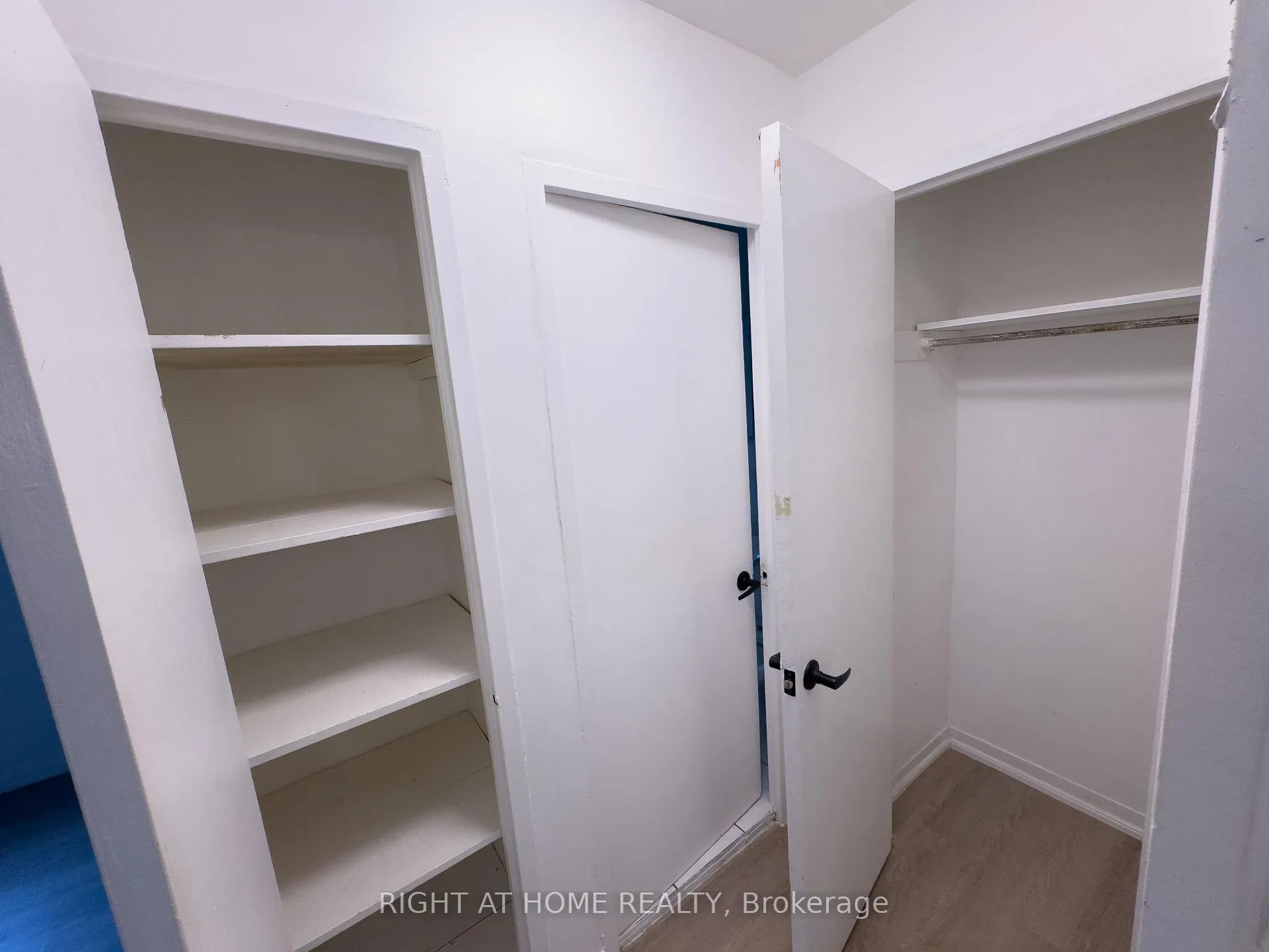 Photo 5 of Unit 210, 896 Eglinton Avenue E, Toronto, Leaside — HOMEH