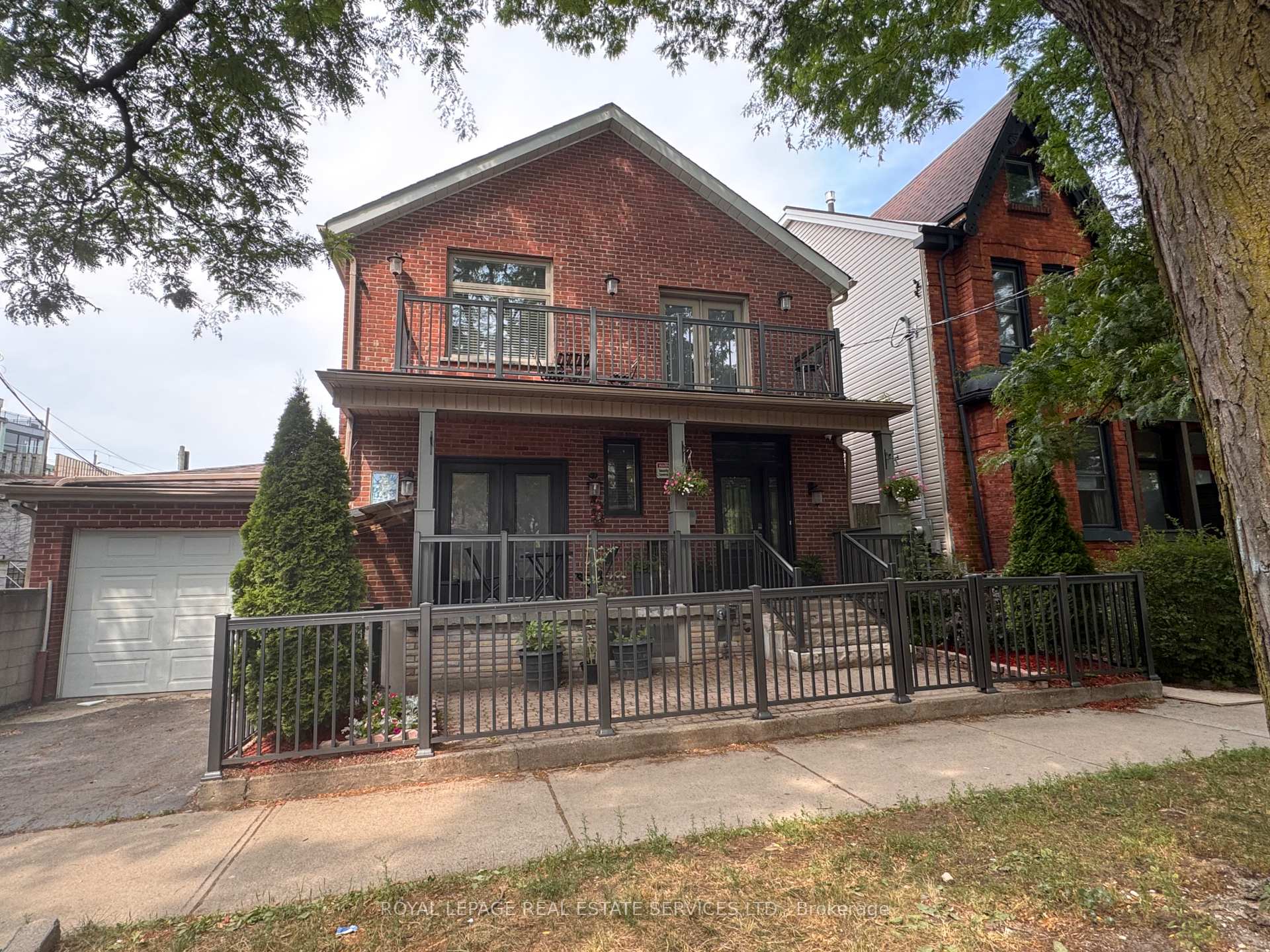 Front of Unit Lower, 4 Lakeview Avenue