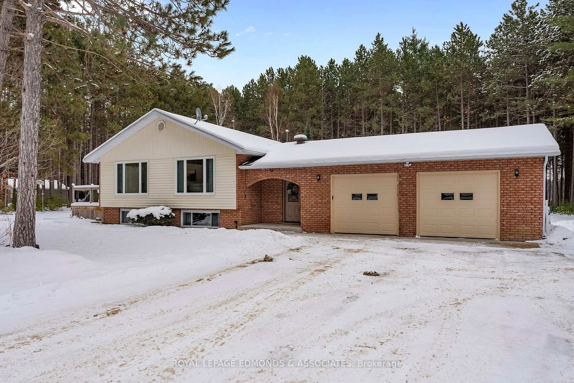 Photo 1 of 1137 Locksley Road, Laurentian Valley — HOMEH