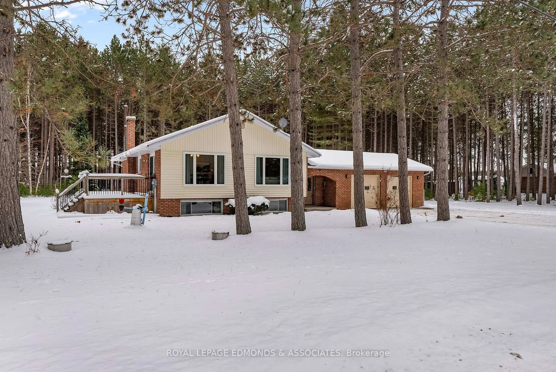 Photo 2 of 1137 Locksley Road, Laurentian Valley — HOMEH
