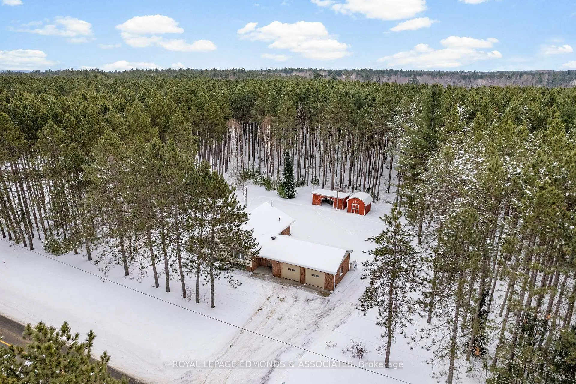 Photo 3 of 1137 Locksley Road, Laurentian Valley — HOMEH