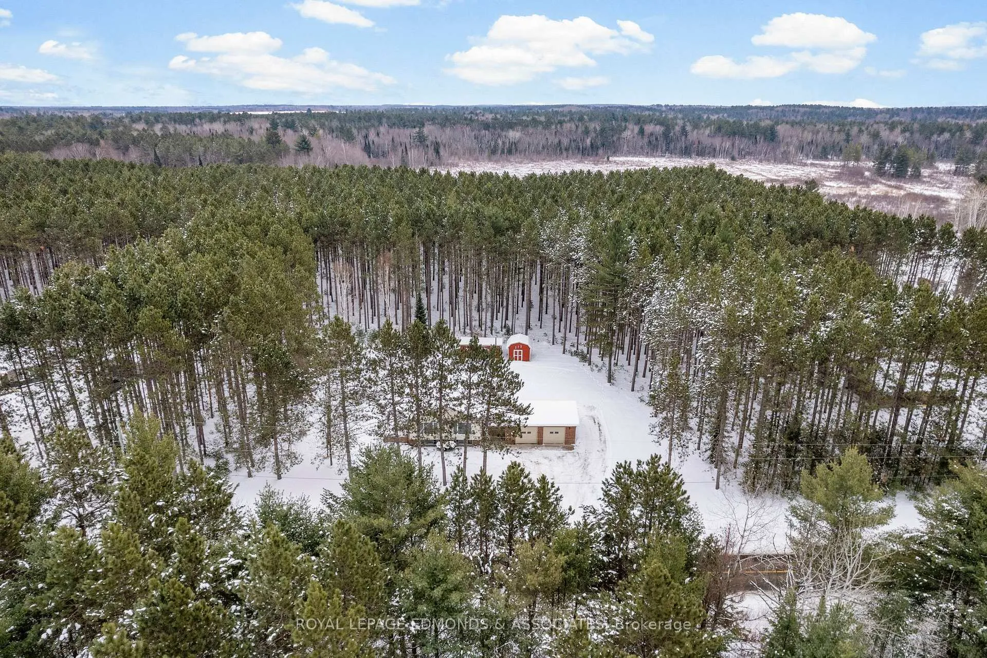Photo 5 of 1137 Locksley Road, Laurentian Valley — HOMEH
