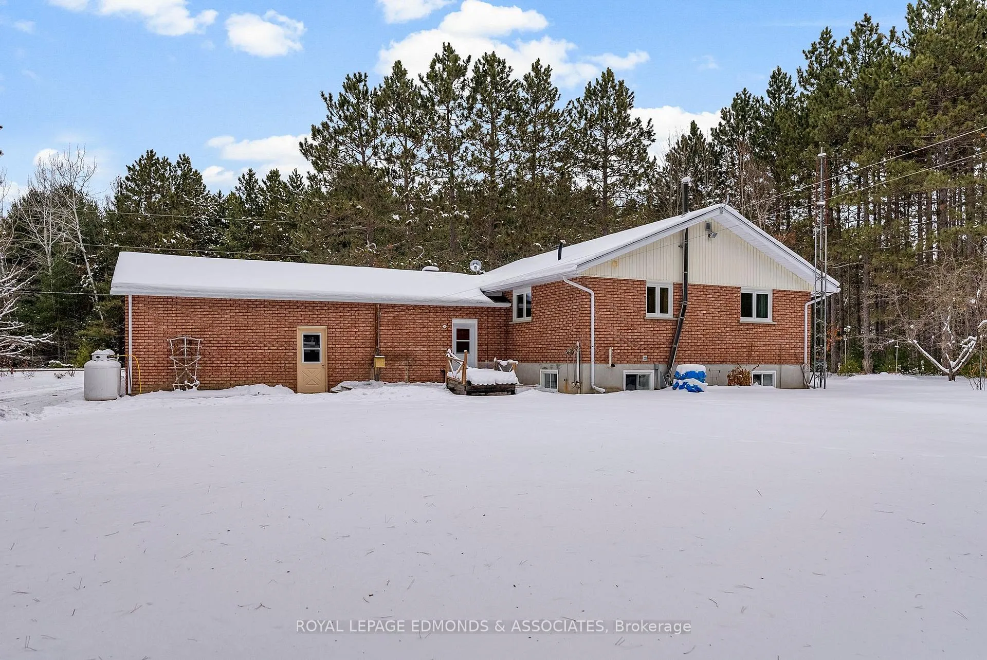 Photo 38 of 1137 Locksley Road, Laurentian Valley — HOMEH