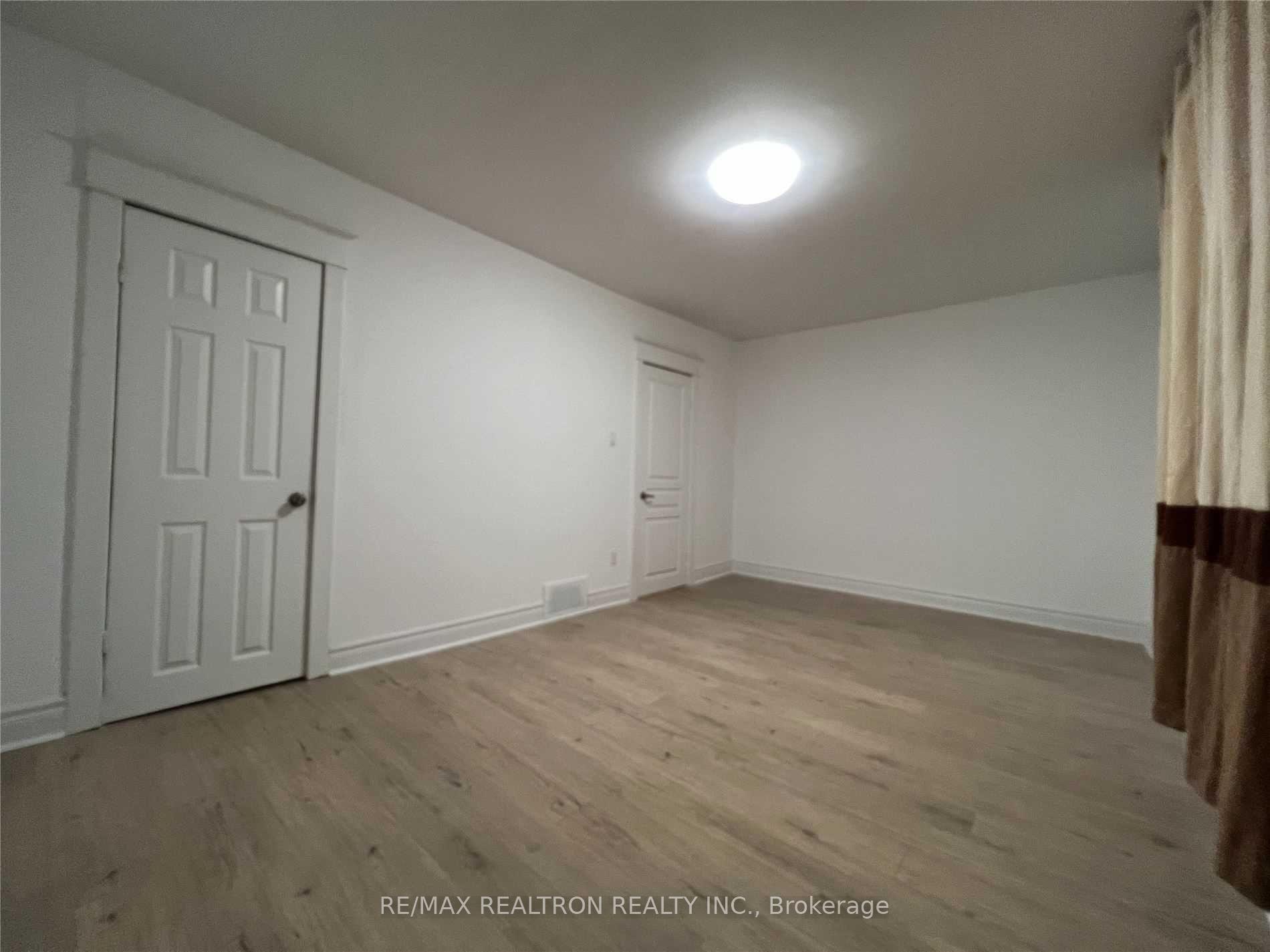 Photo 2 of Unit 2nd Fl, 869 Cosburn Avenue, Toronto, Woodbine-Lumsden — HOMEH