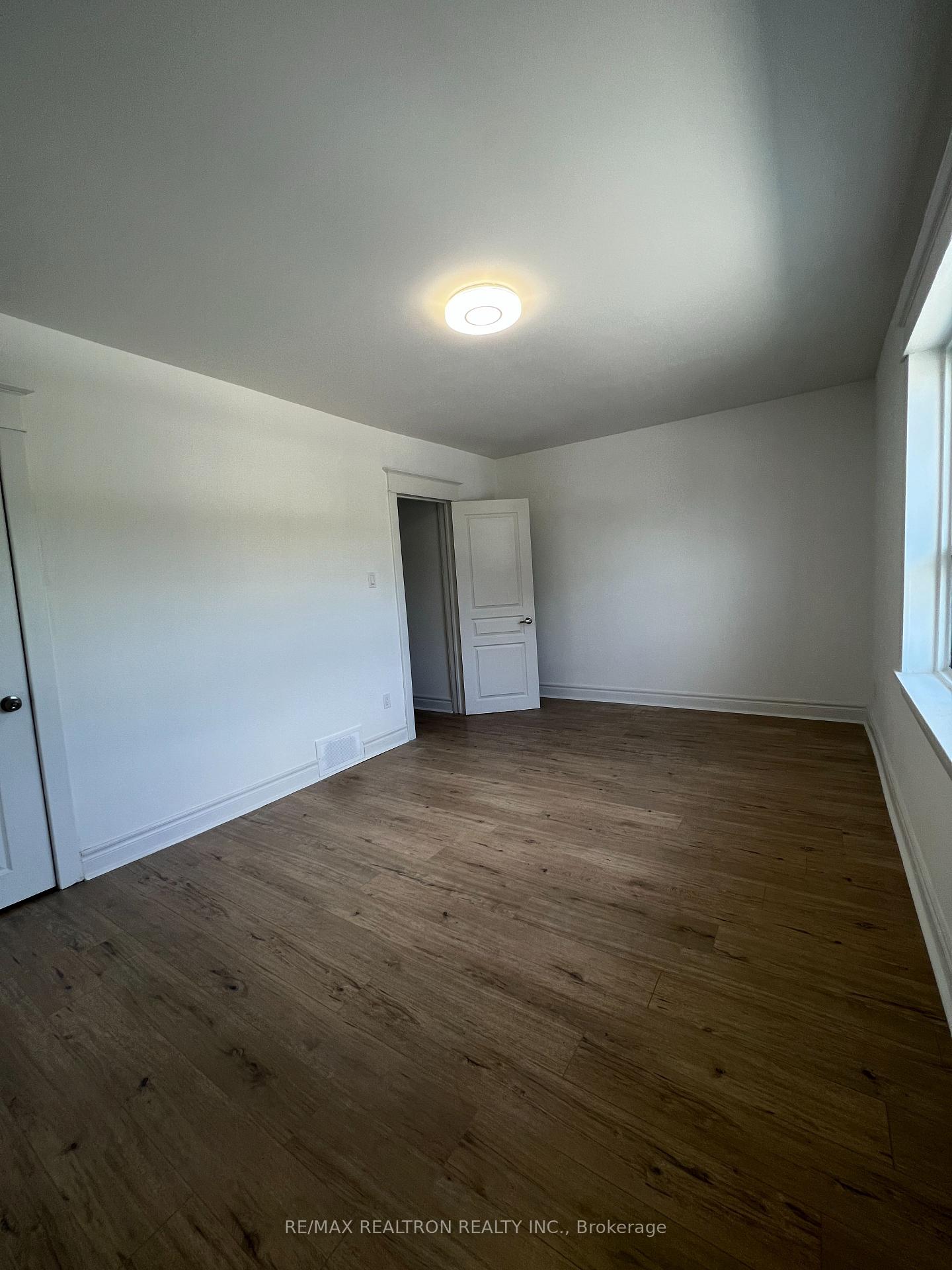 Photo 3 of Unit 2nd Fl, 869 Cosburn Avenue, Toronto, Woodbine-Lumsden — HOMEH