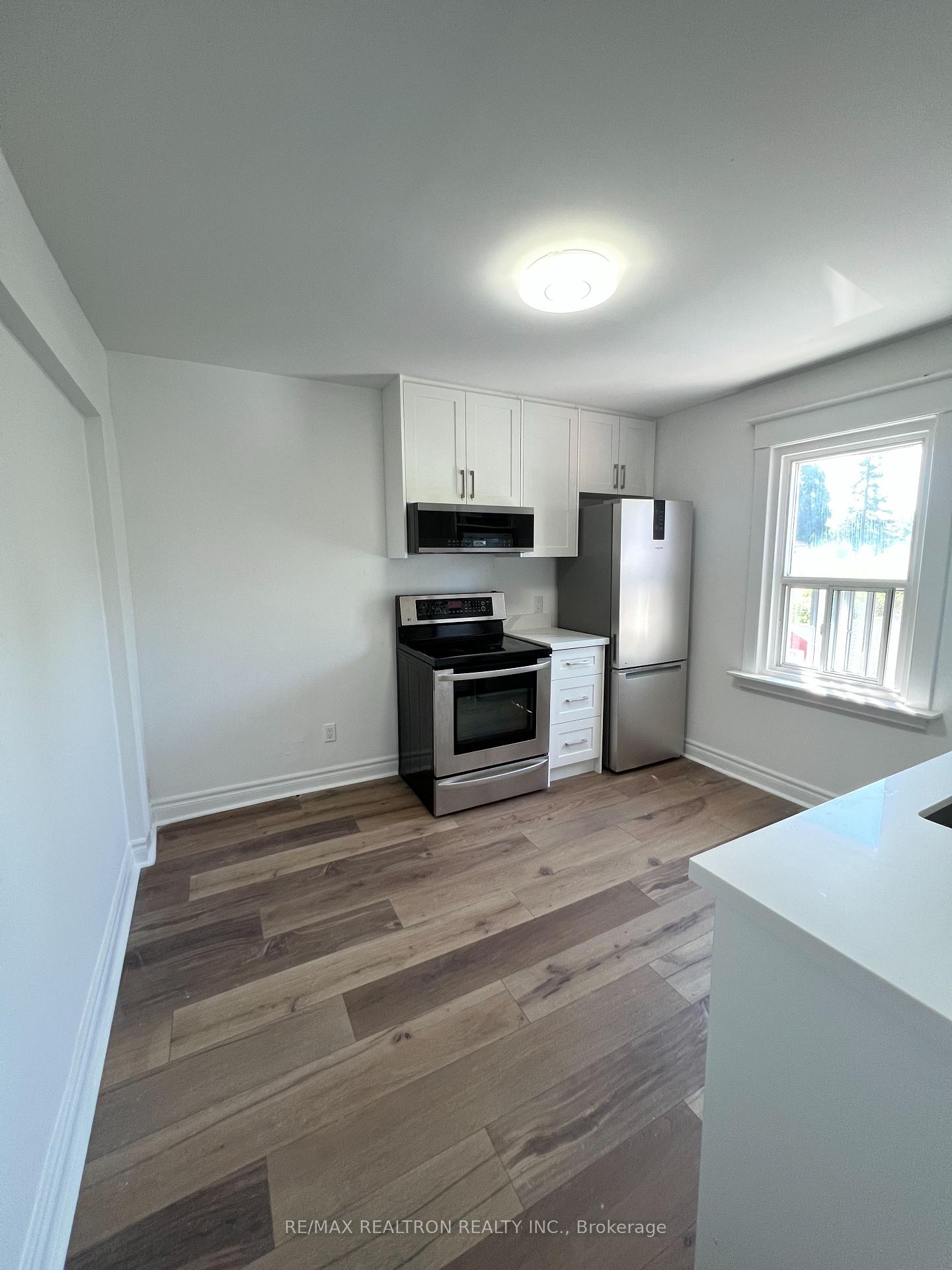 Photo 4 of Unit 2nd Fl, 869 Cosburn Avenue, Toronto, Woodbine-Lumsden — HOMEH