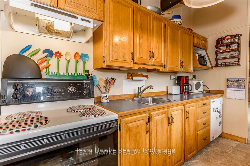 Photo 3 of 47 Parklane Court, Tiny, Rural Tiny — HOMEH