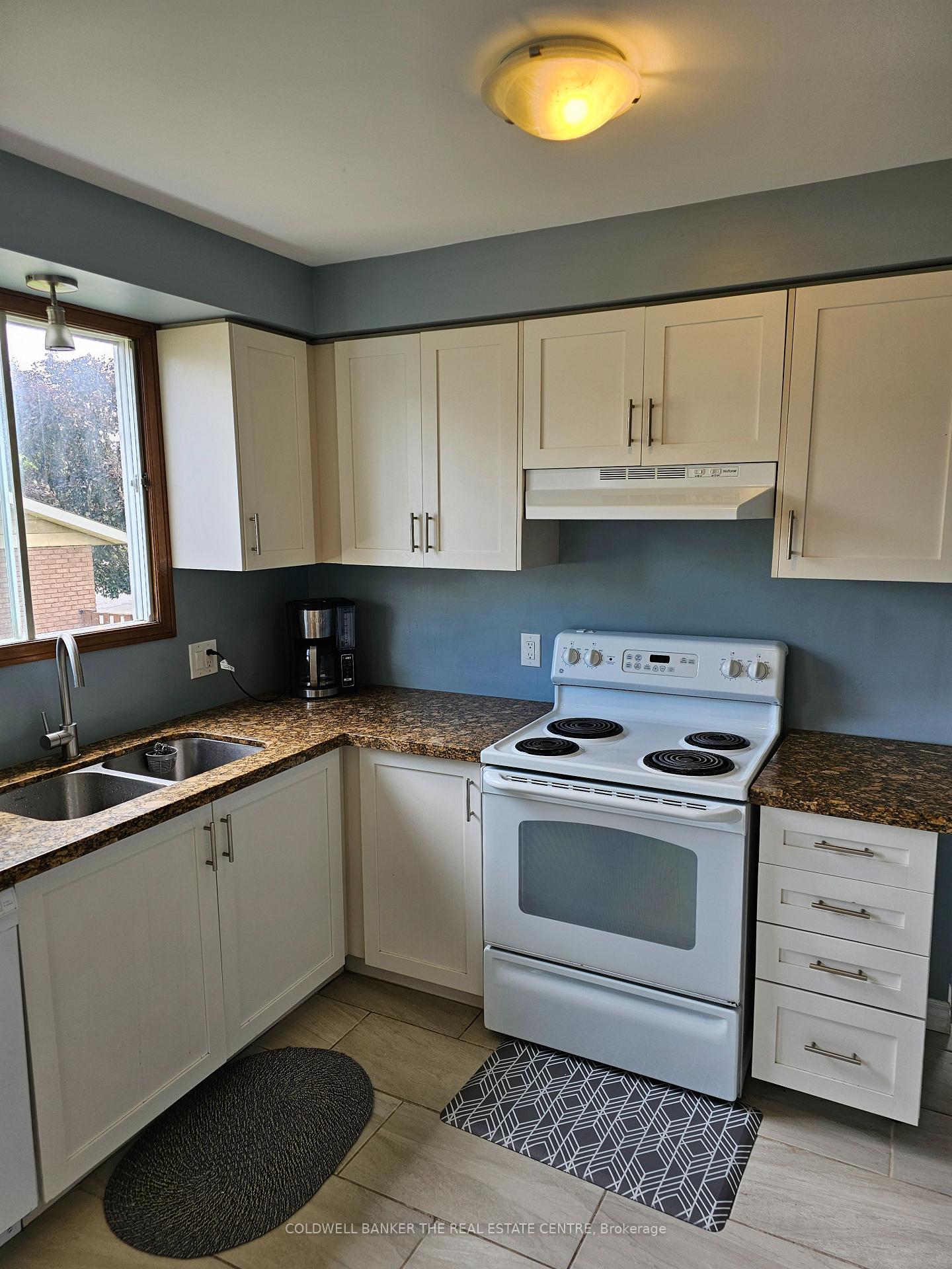 Photo 2 of Unit BEDRM 1, 3 Baxter Crescent, Thorold, Confederation Heights — HOMEH