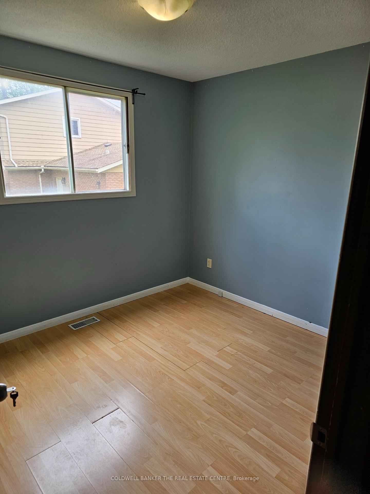 Photo 10 of Unit BEDRM 1, 3 Baxter Crescent, Thorold, Confederation Heights — HOMEH