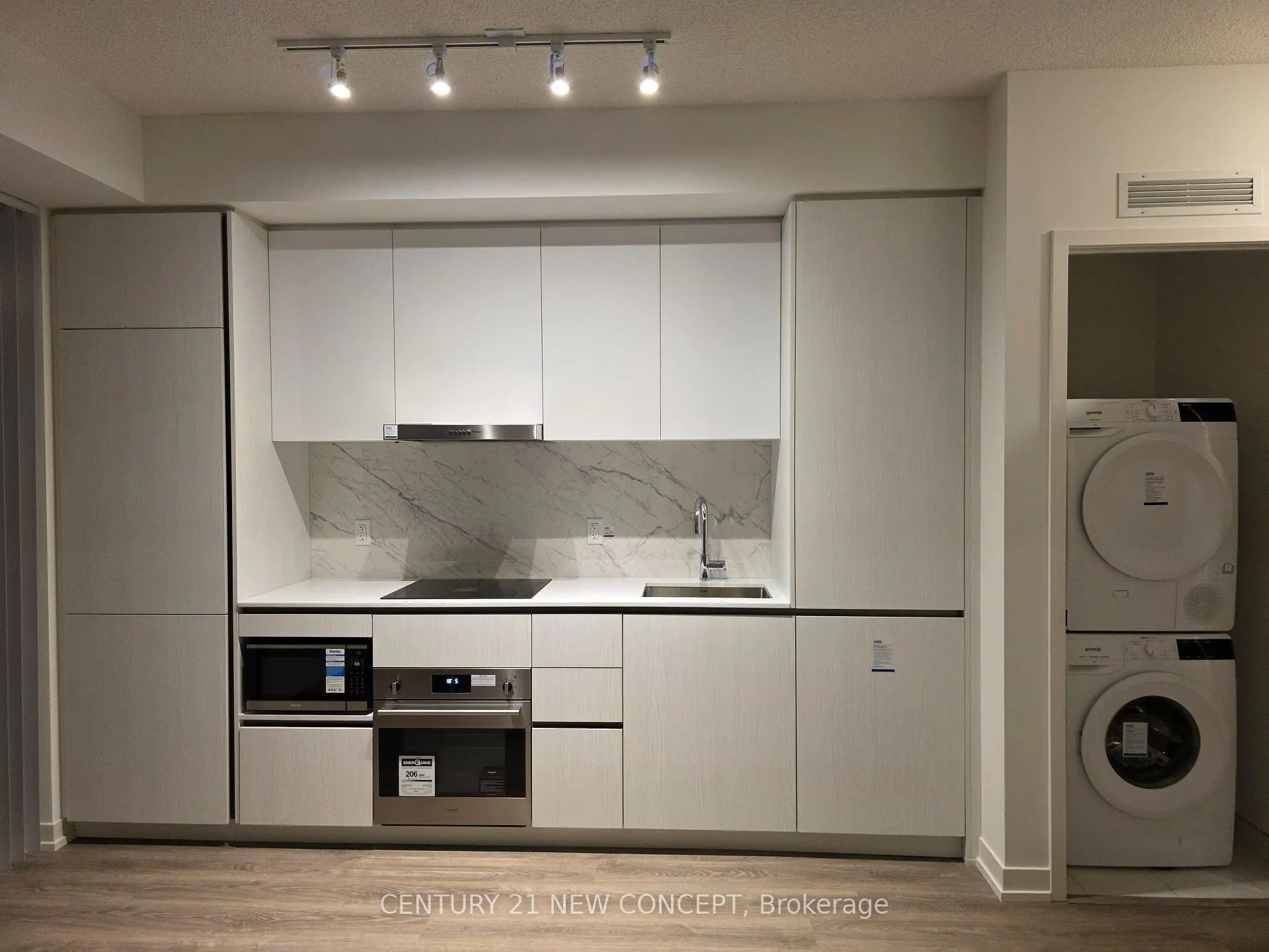 Photo 3 of Unit 1806, 8 Interchange Way, Vaughan, Vaughan Corporate Centre — HOMEH