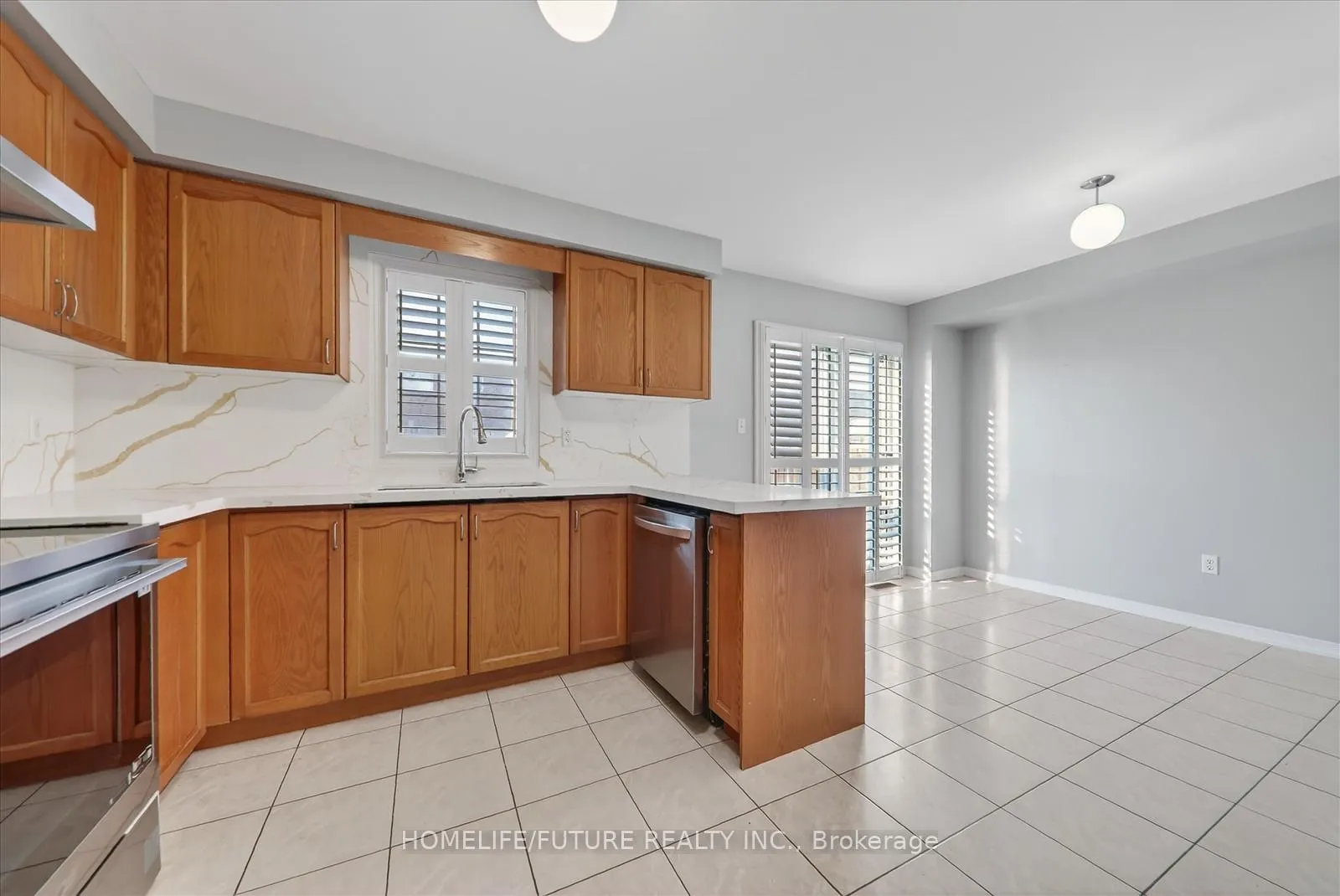 Photo 13 of 29 Riverplace Crescent, Brampton, Bram East — HOMEH