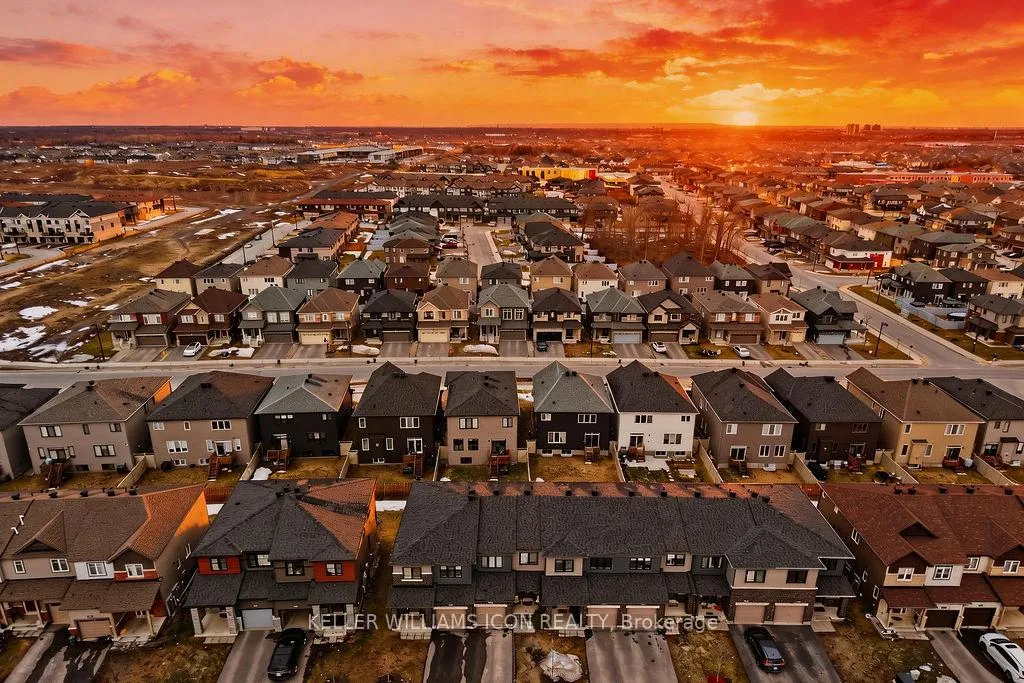 Photo 3 of 808 Cappamore Drive, Ottawa, Barrhaven - Half Moon Bay — HOMEH