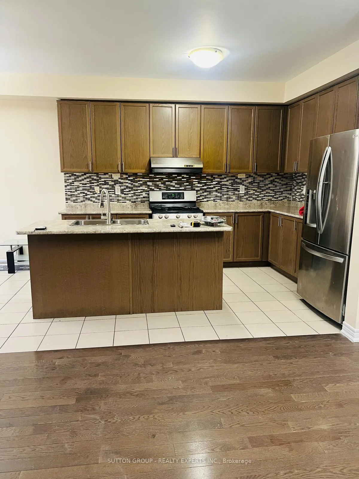 Photo 5 of 67 Vezna Crescent, Brampton, Credit Valley — HOMEH