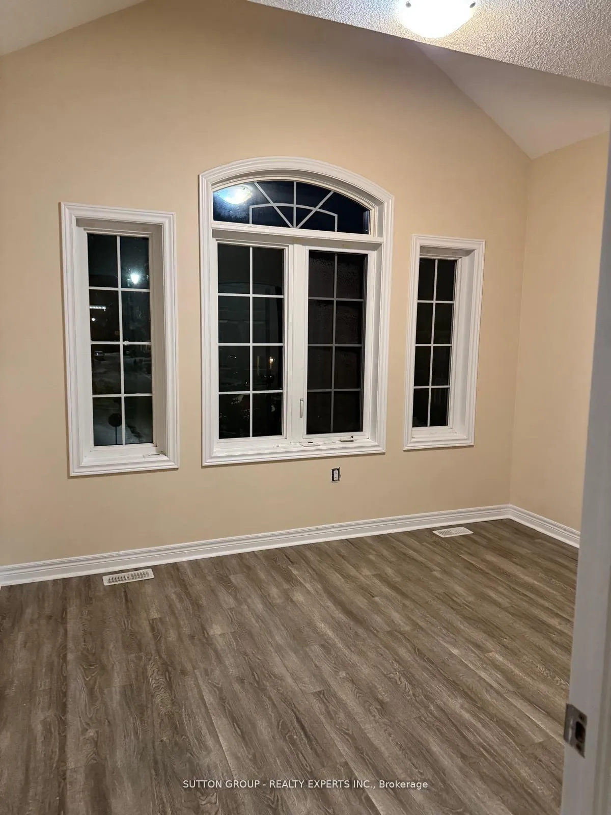 Photo 8 of 67 Vezna Crescent, Brampton, Credit Valley — HOMEH