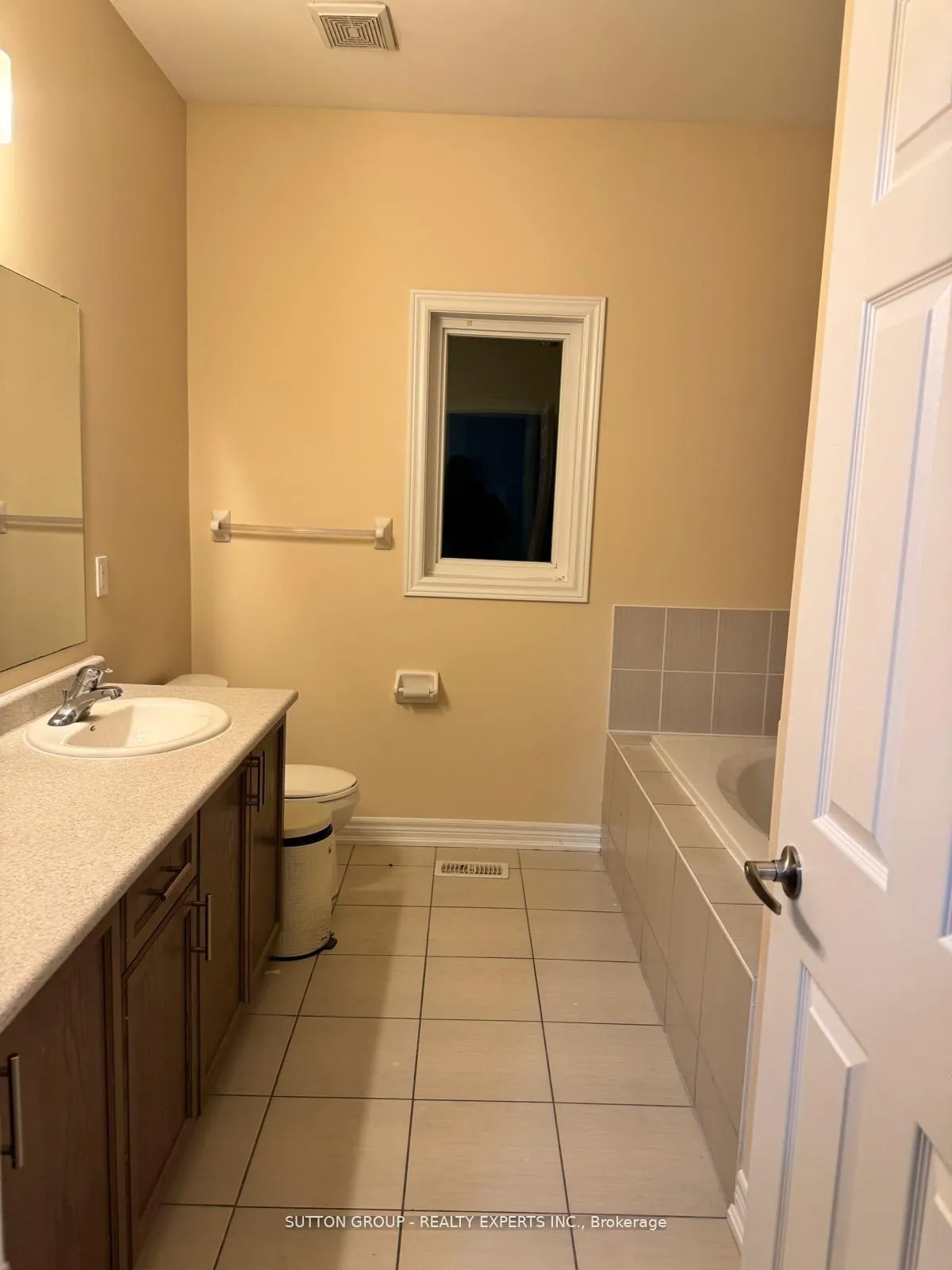 Photo 10 of 67 Vezna Crescent, Brampton, Credit Valley — HOMEH