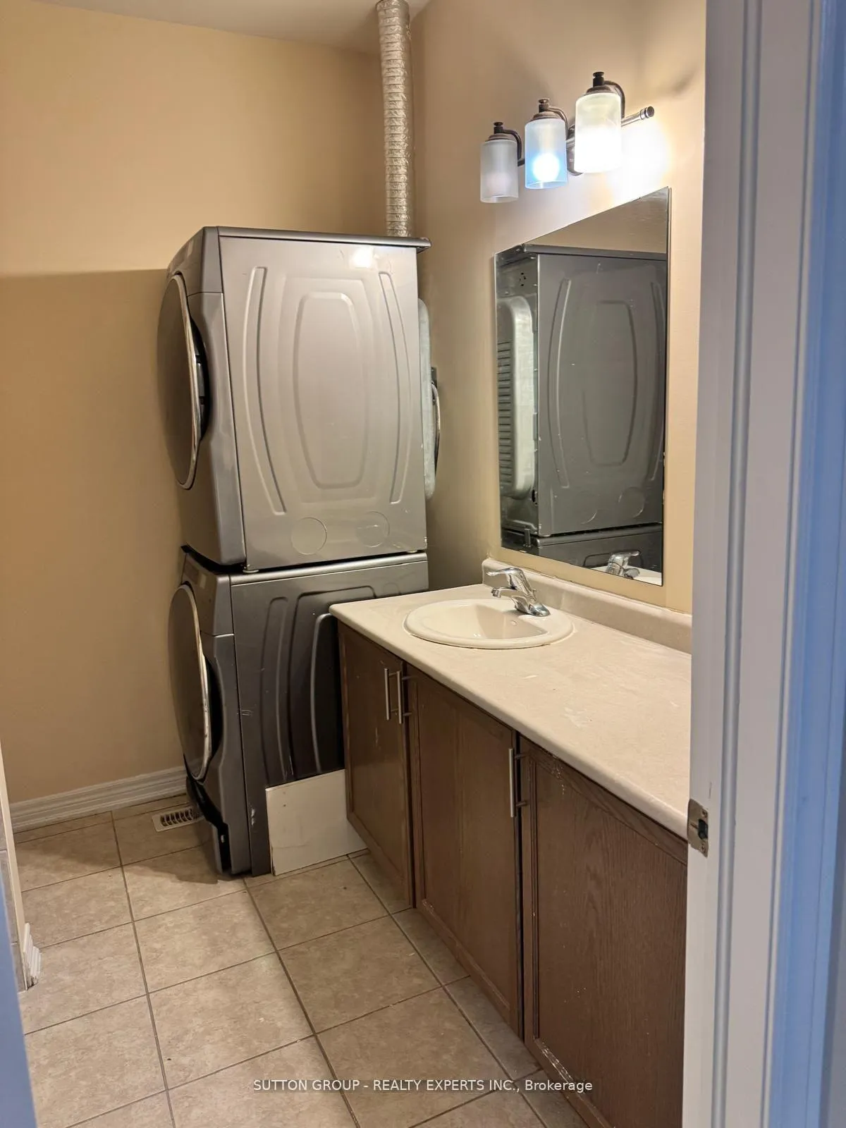 Photo 17 of 67 Vezna Crescent, Brampton, Credit Valley — HOMEH