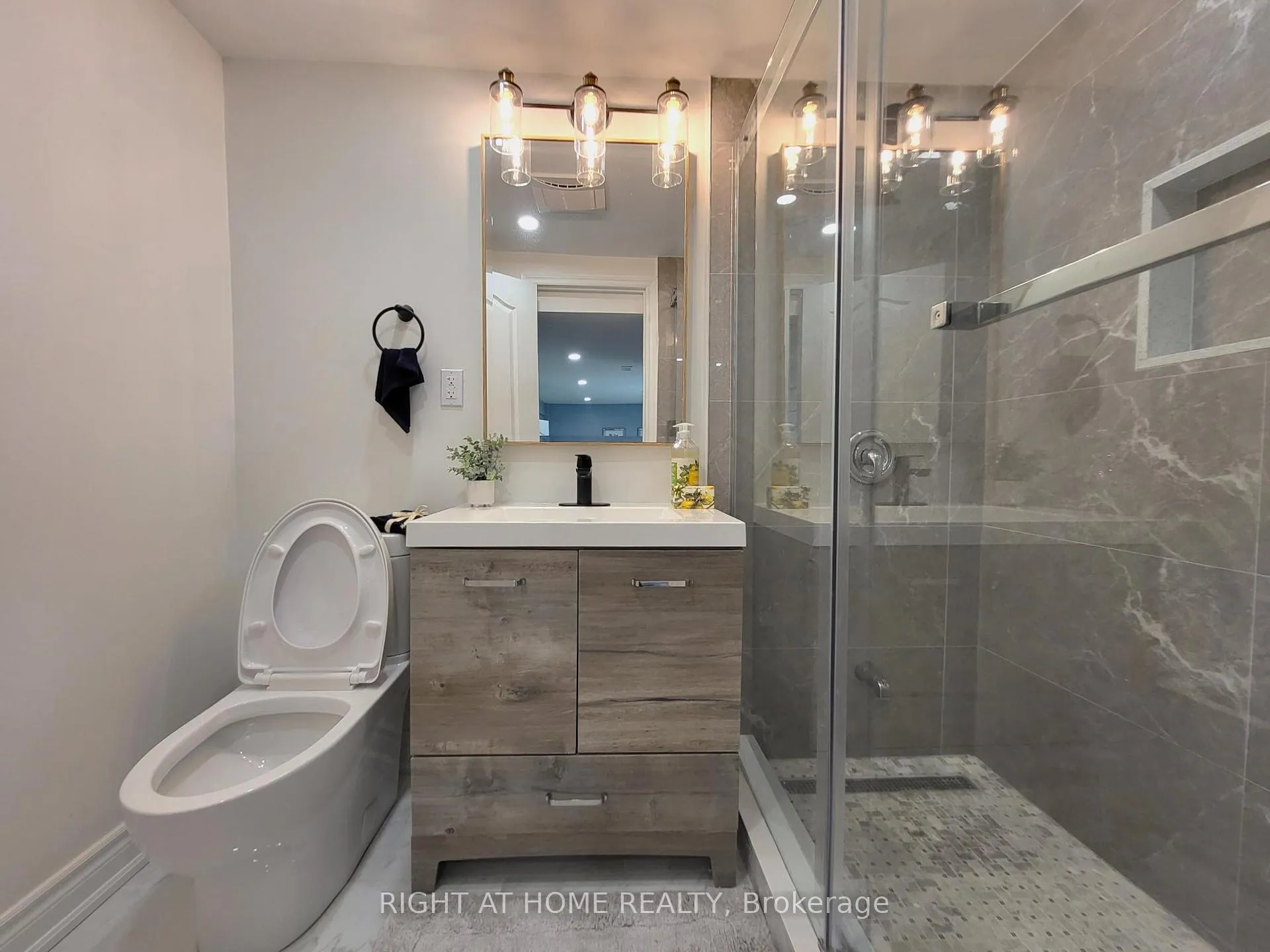 Photo 22 of 1012 Goshen Road, Innisfil, Alcona — HOMEH