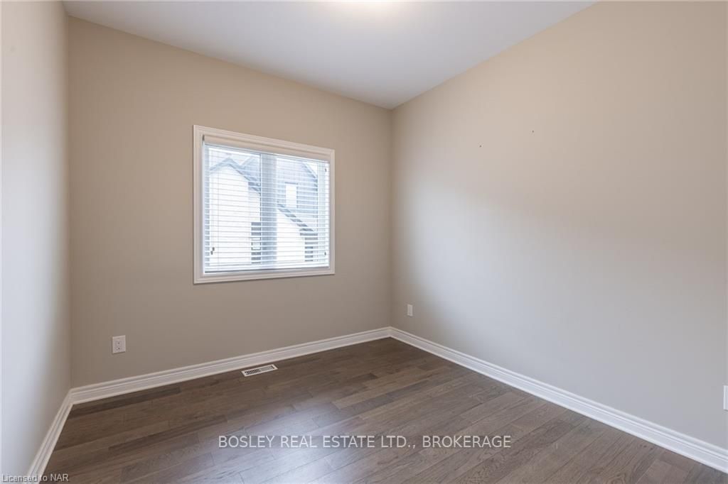 Photo 12 of 4 Ivy Crescent, Thorold, Confederation Heights — HOMEH
