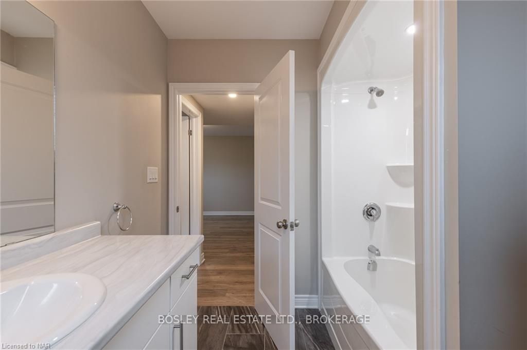 Photo 19 of 4 Ivy Crescent, Thorold, Confederation Heights — HOMEH