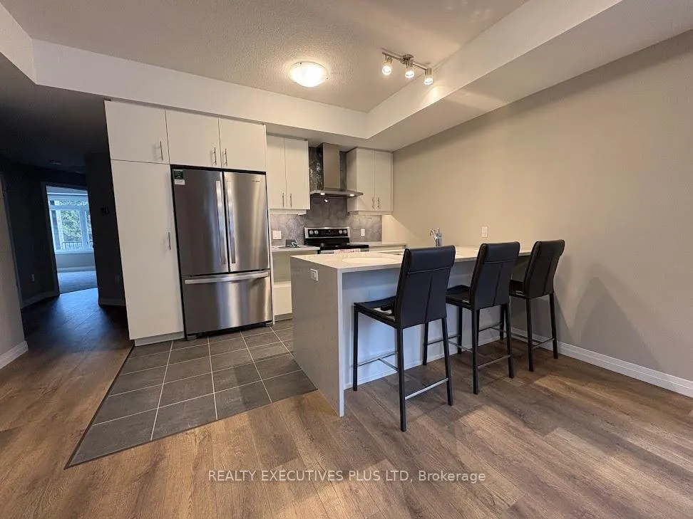 Photo 4 of 38 Thatcher Drive, Guelph, Kortright East — HOMEH