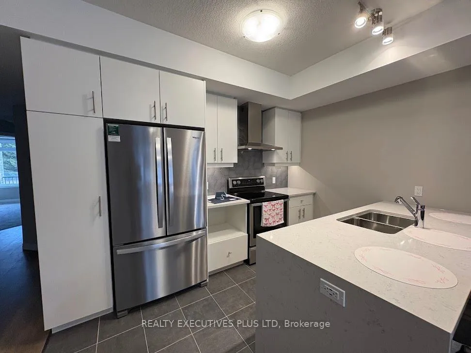 Photo 5 of 38 Thatcher Drive, Guelph, Kortright East — HOMEH